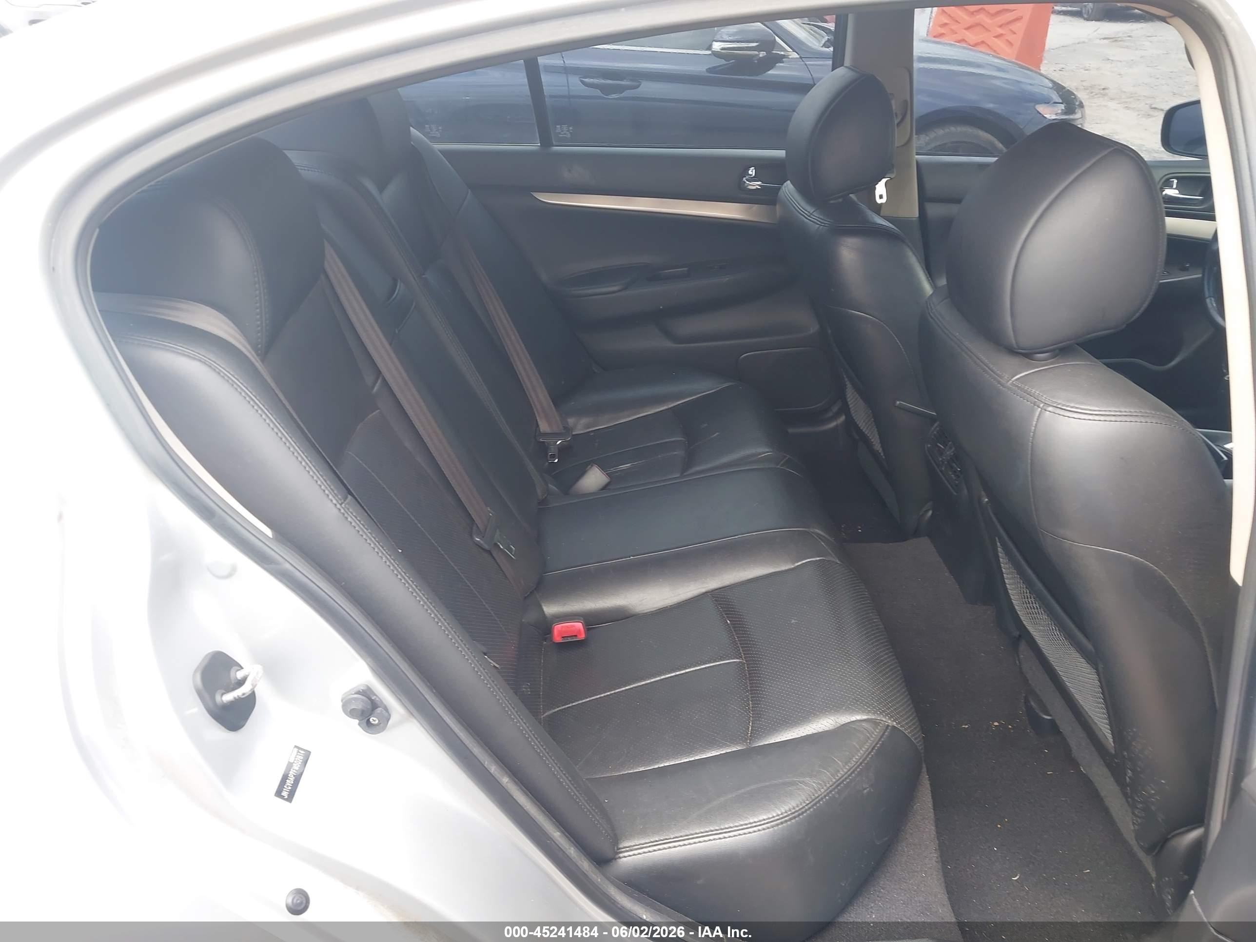 2015 Infiniti Q40   Silver vin: JN1CV6AP7FM502814