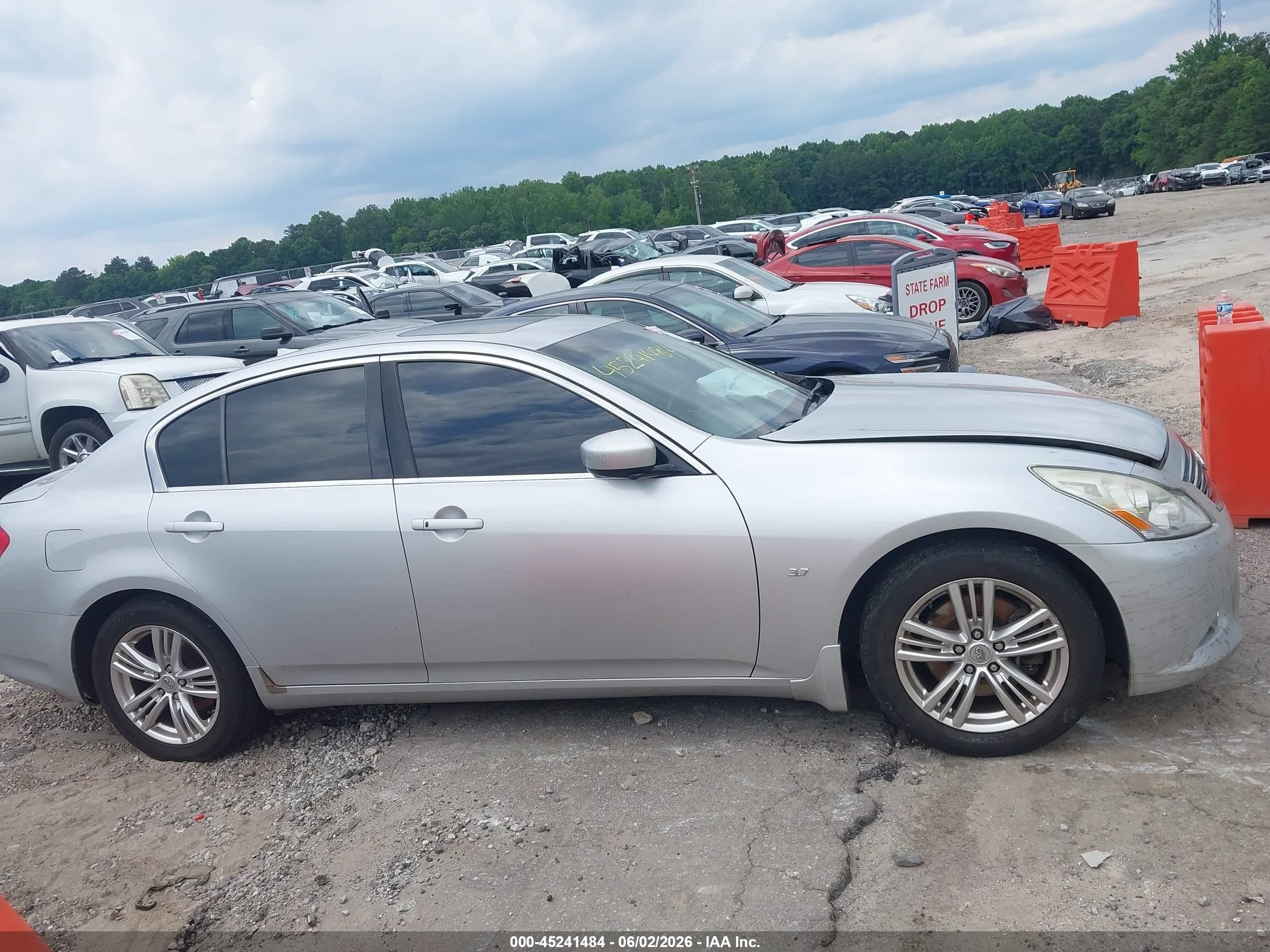 2015 Infiniti Q40   Silver vin: JN1CV6AP7FM502814