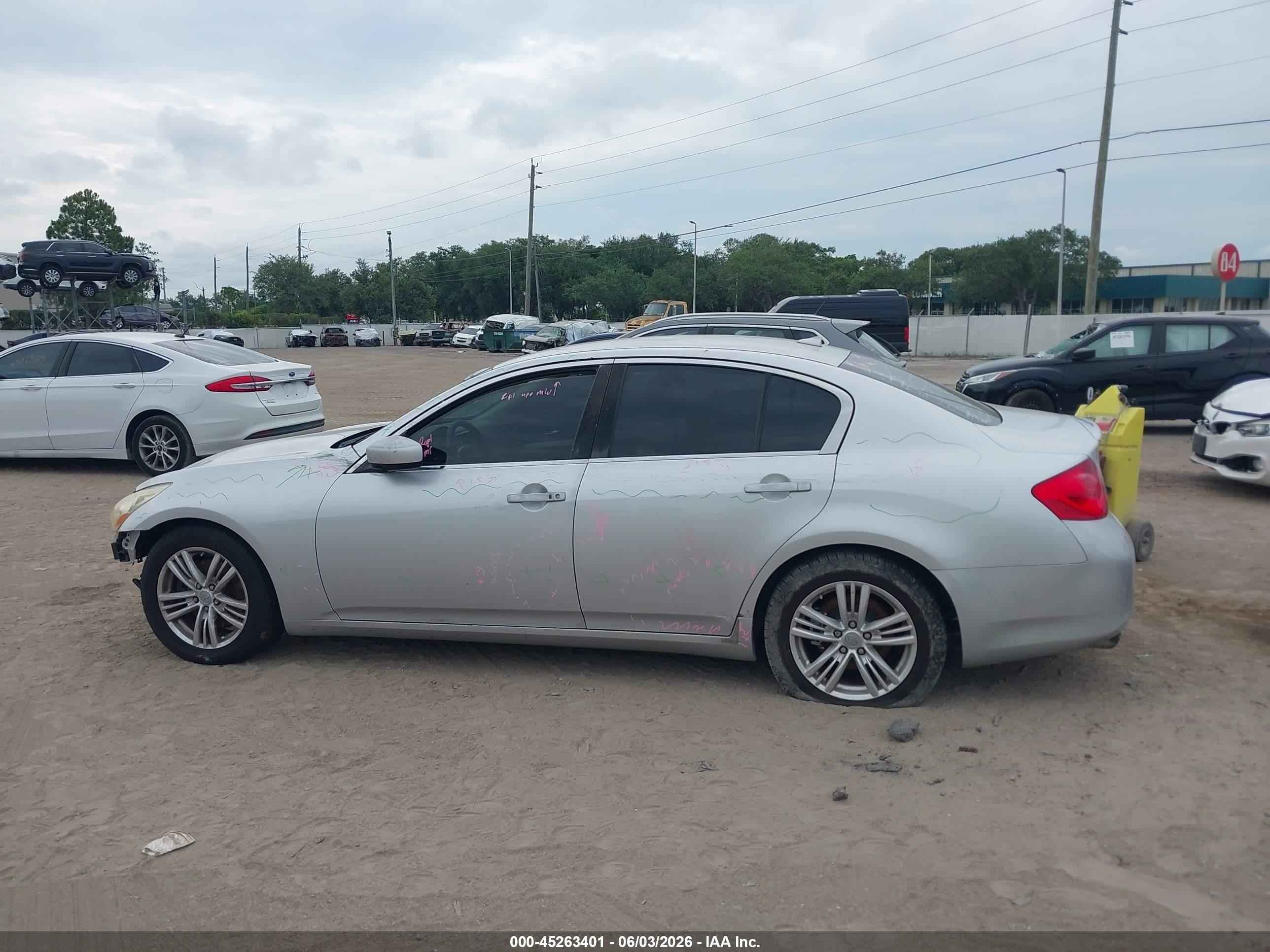 2011 Infiniti G37 Journey Silver vin: JN1CV6AP8BM502637