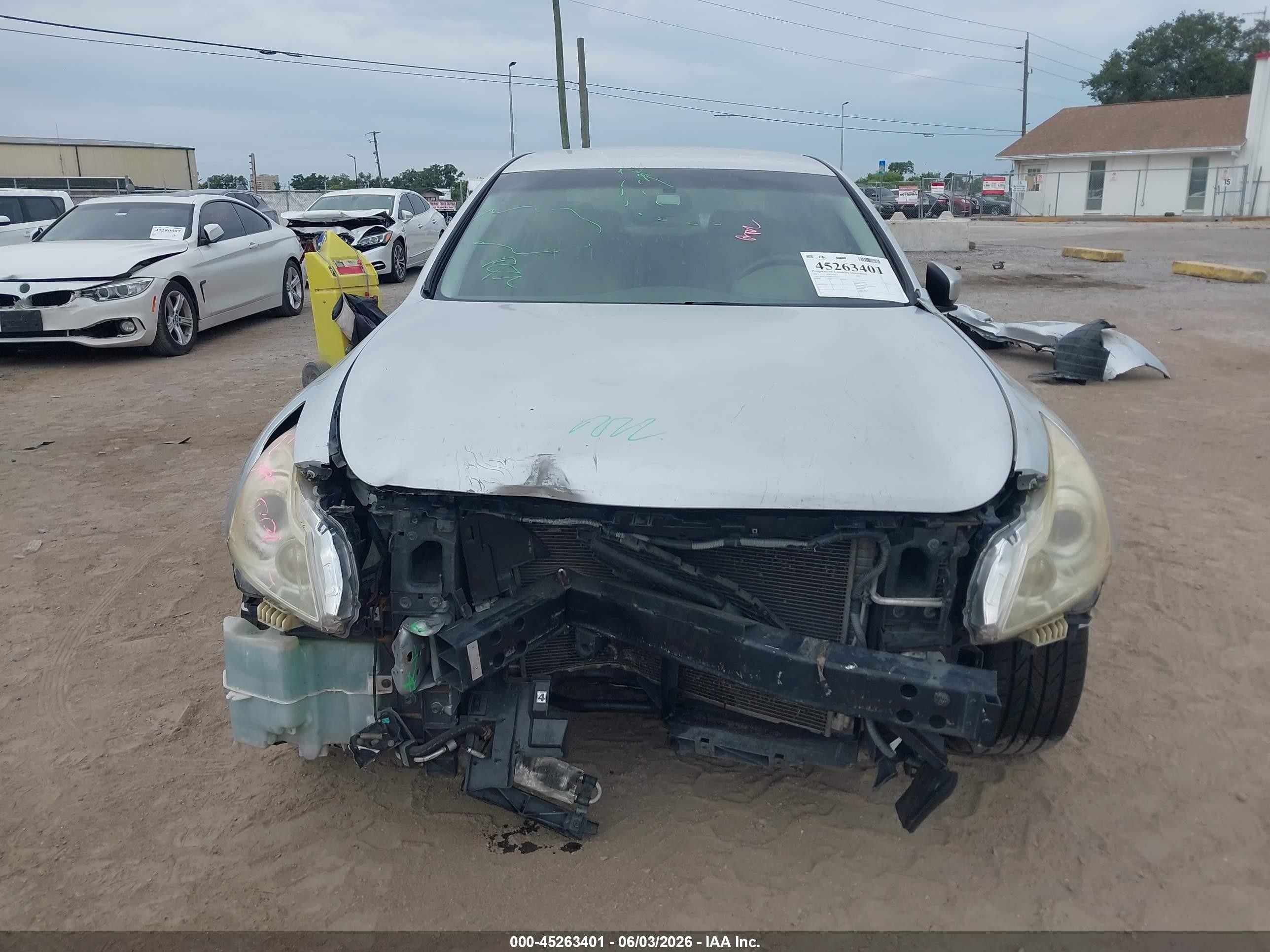 2011 Infiniti G37 Journey Silver vin: JN1CV6AP8BM502637
