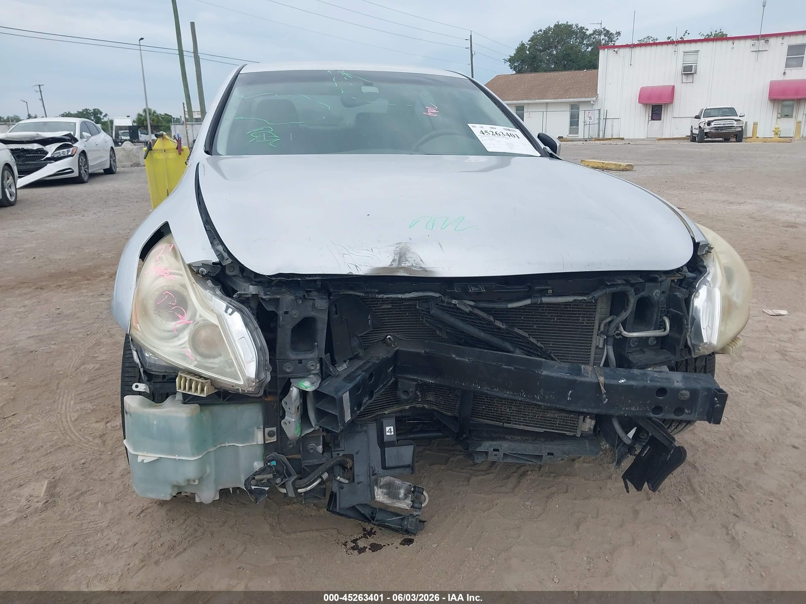 2011 Infiniti G37 Journey Silver vin: JN1CV6AP8BM502637
