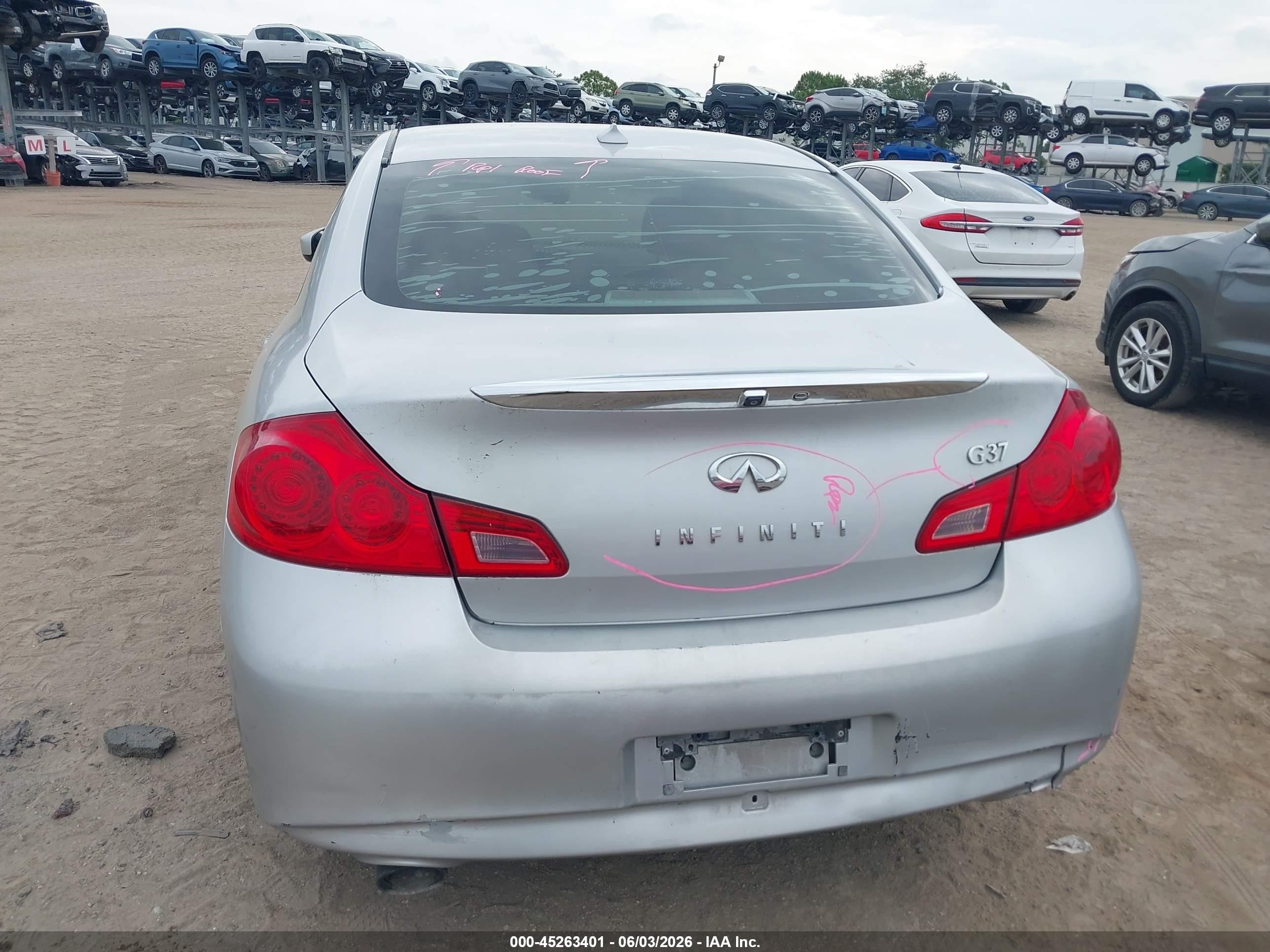 2011 Infiniti G37 Journey Silver vin: JN1CV6AP8BM502637