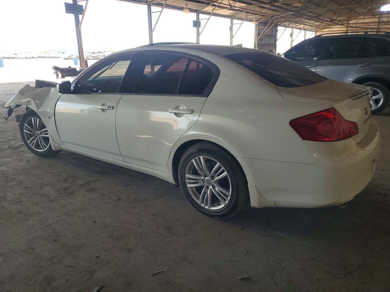 2015 Infiniti Q40 Base White vin: JN1CV6AP8FM501607