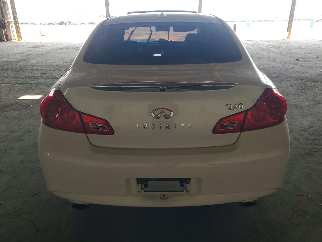 2015 Infiniti Q40 Base White vin: JN1CV6AP8FM501607