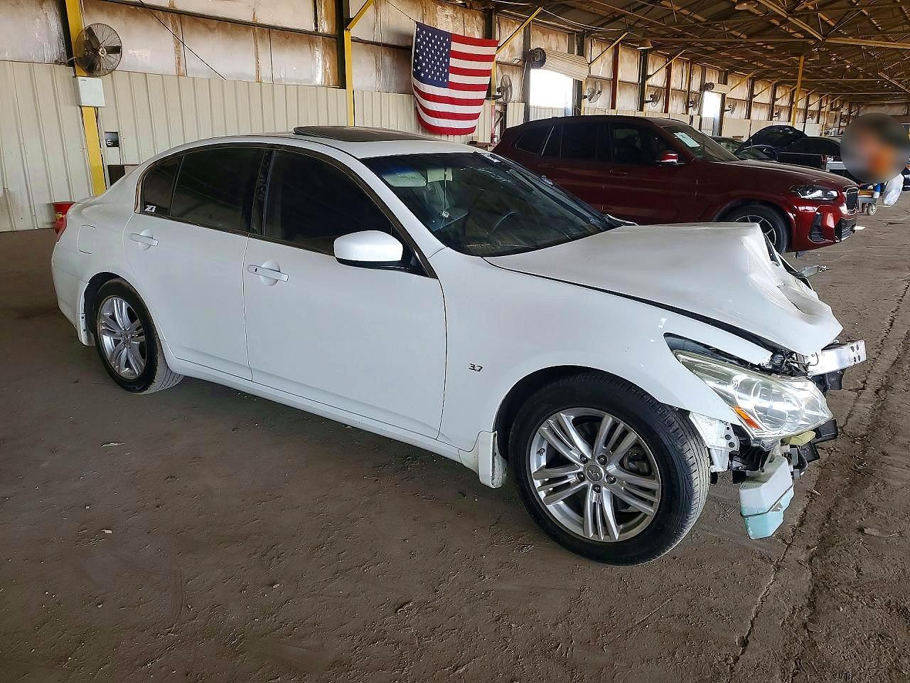 2015 Infiniti Q40 Base White vin: JN1CV6AP8FM501607