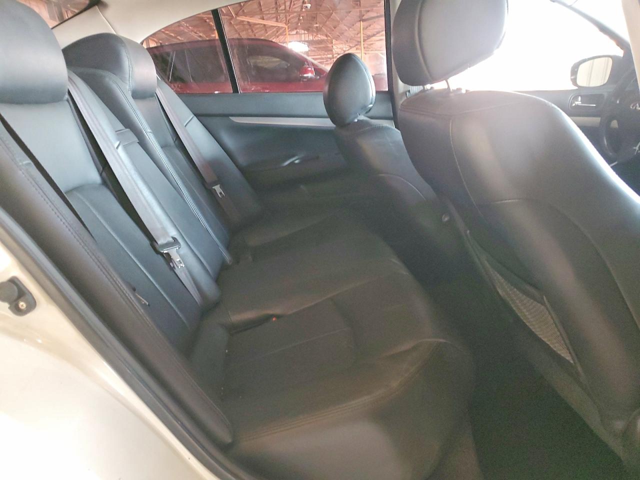 2015 Infiniti Q40 Base White vin: JN1CV6AP8FM501607