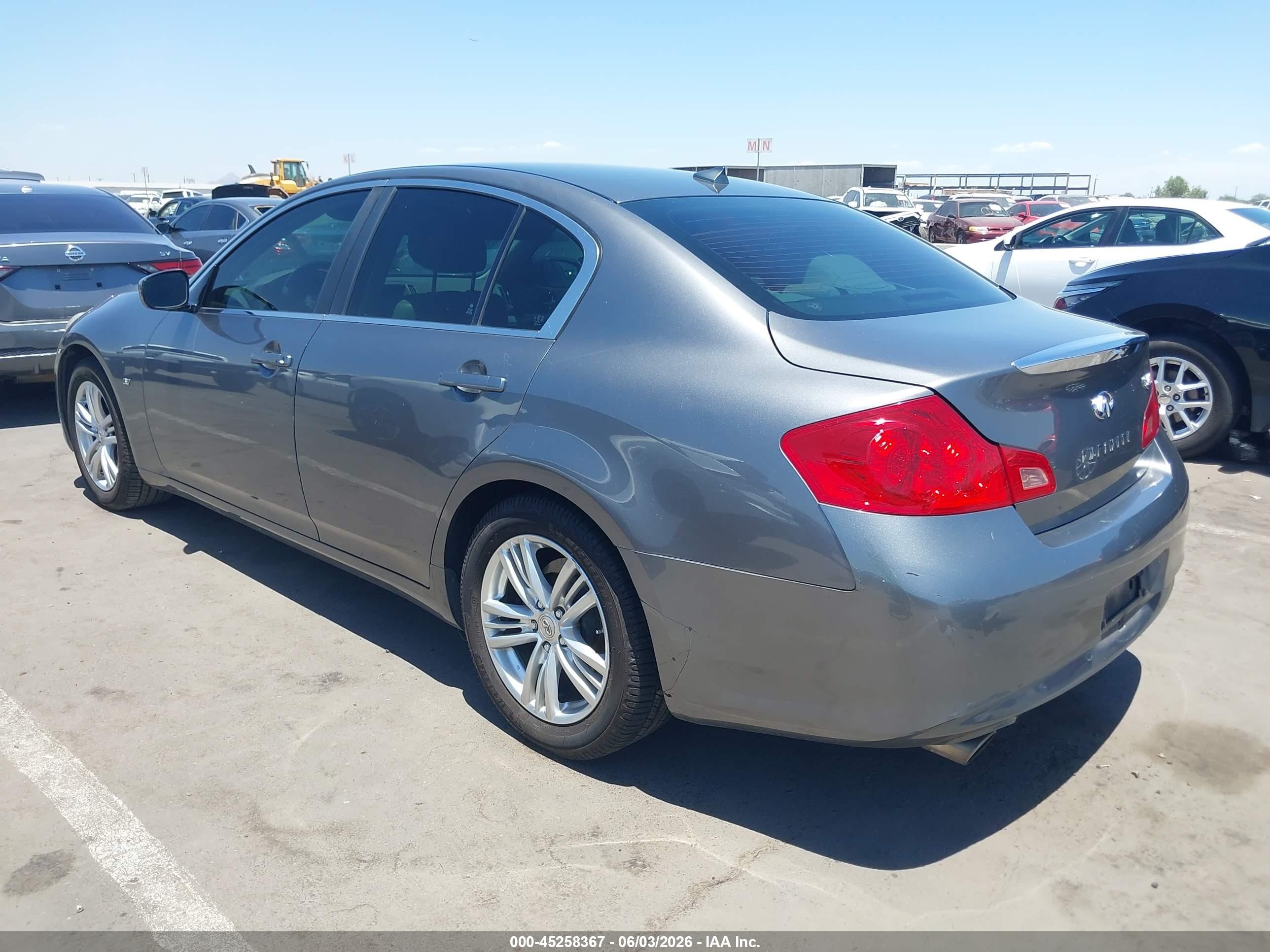 2015 Infiniti Q40   Gray vin: JN1CV6AP8FM503325