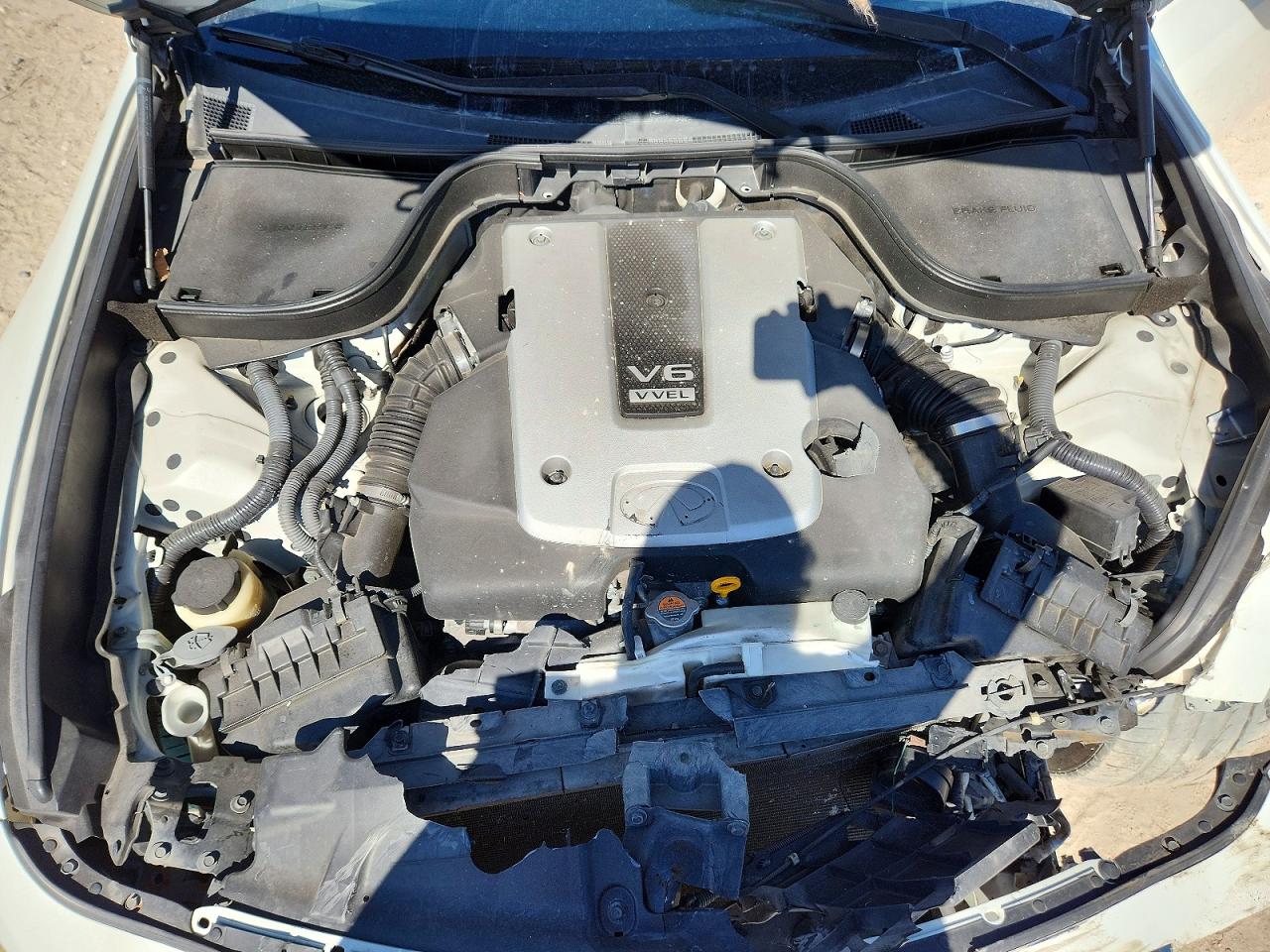 2015 Infiniti Q40 Base Белый vin: JN1CV6AP8FM580034