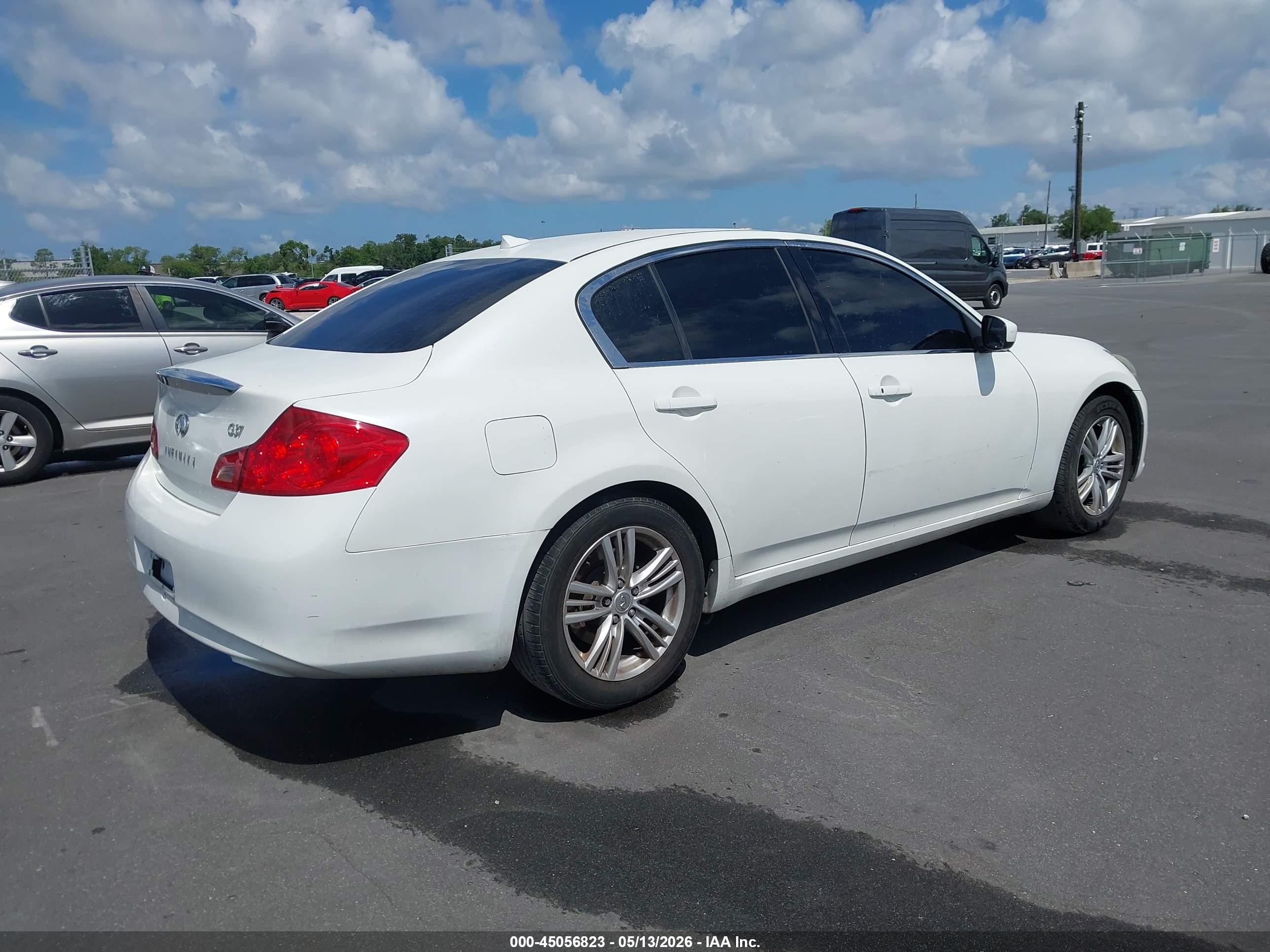 2010 Infiniti G37   Белый vin: JN1CV6AP9AM404487
