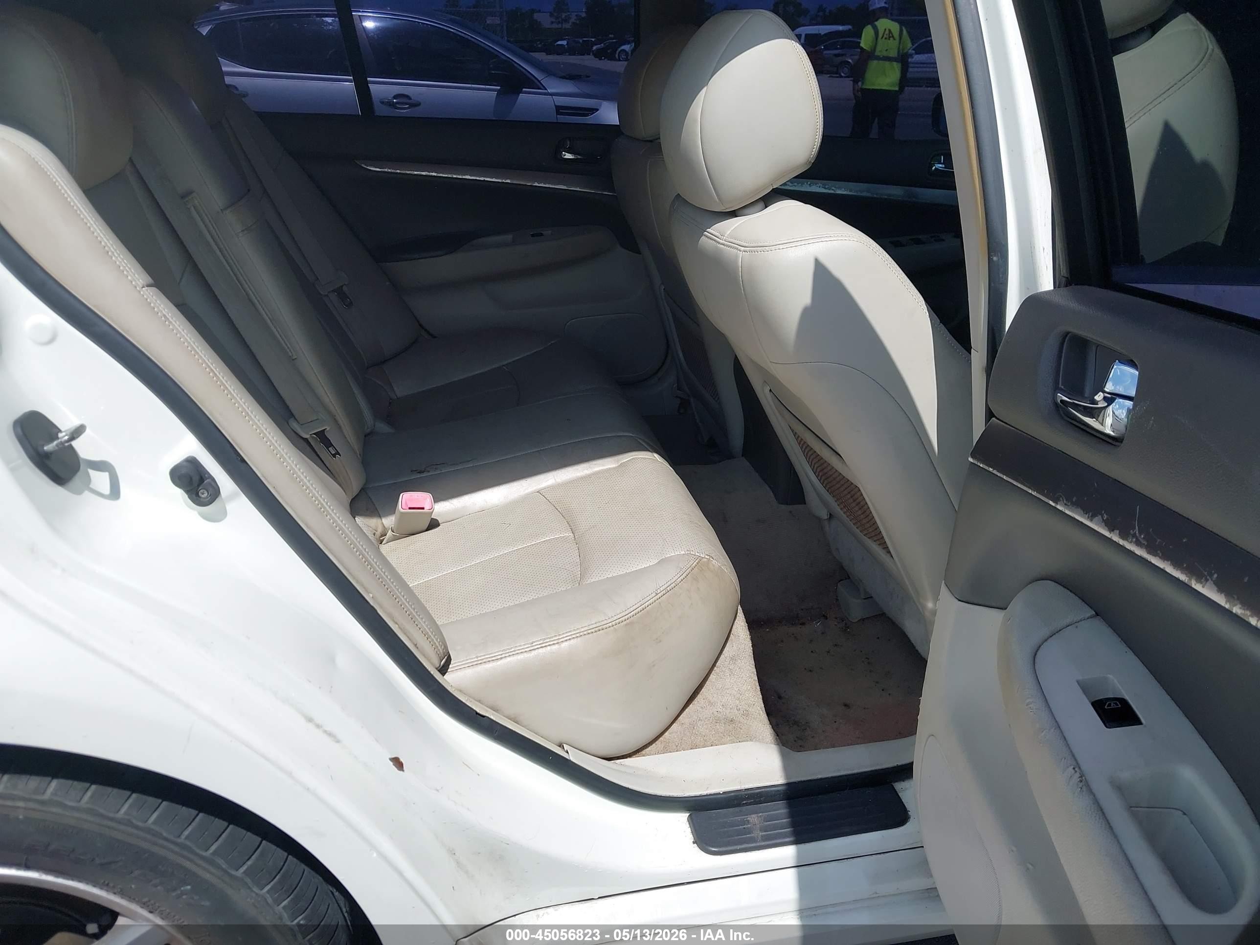 2010 Infiniti G37   Белый vin: JN1CV6AP9AM404487