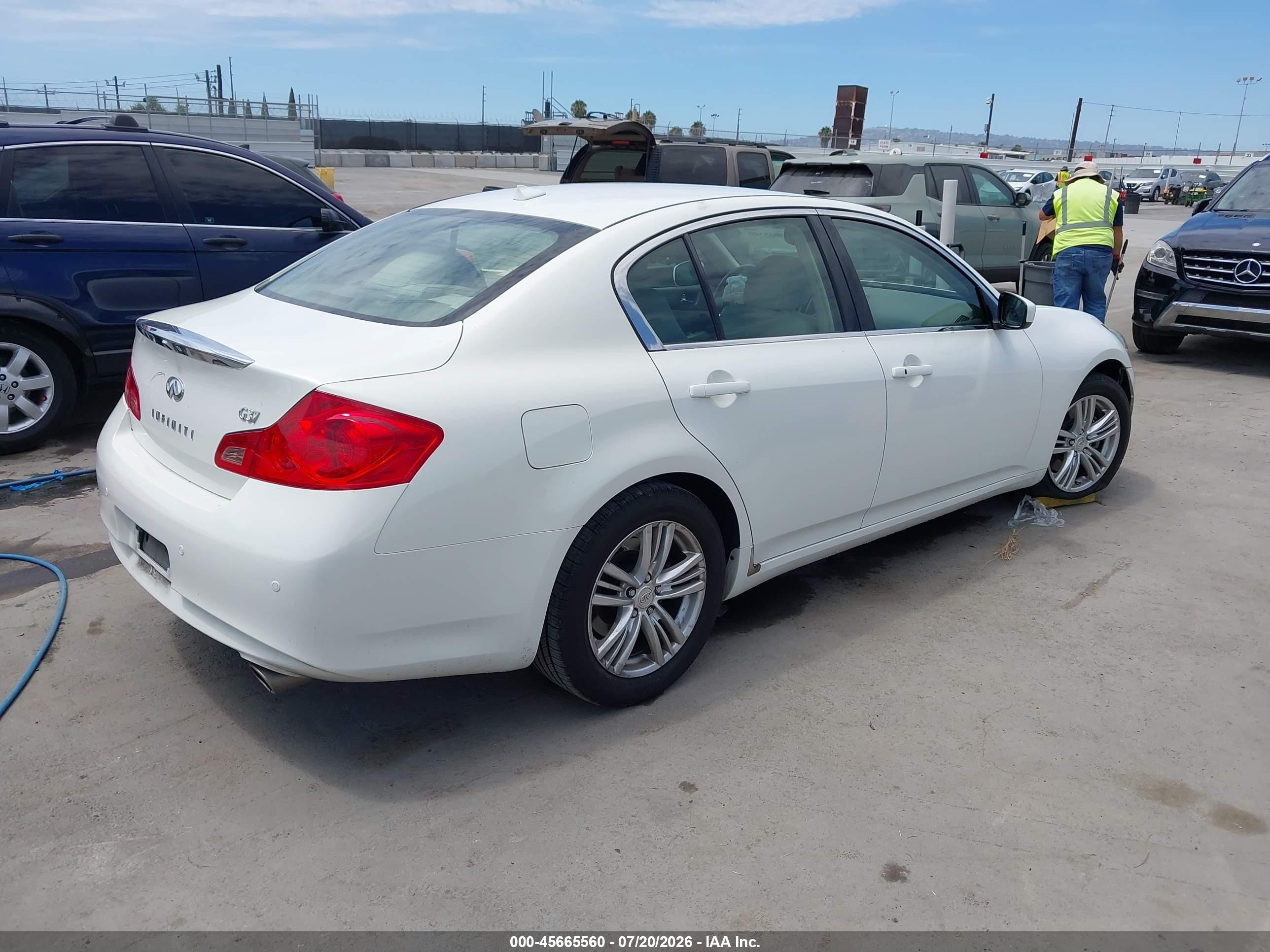 2011 Infiniti G37 Journey White vin: JN1CV6AP9BM300289