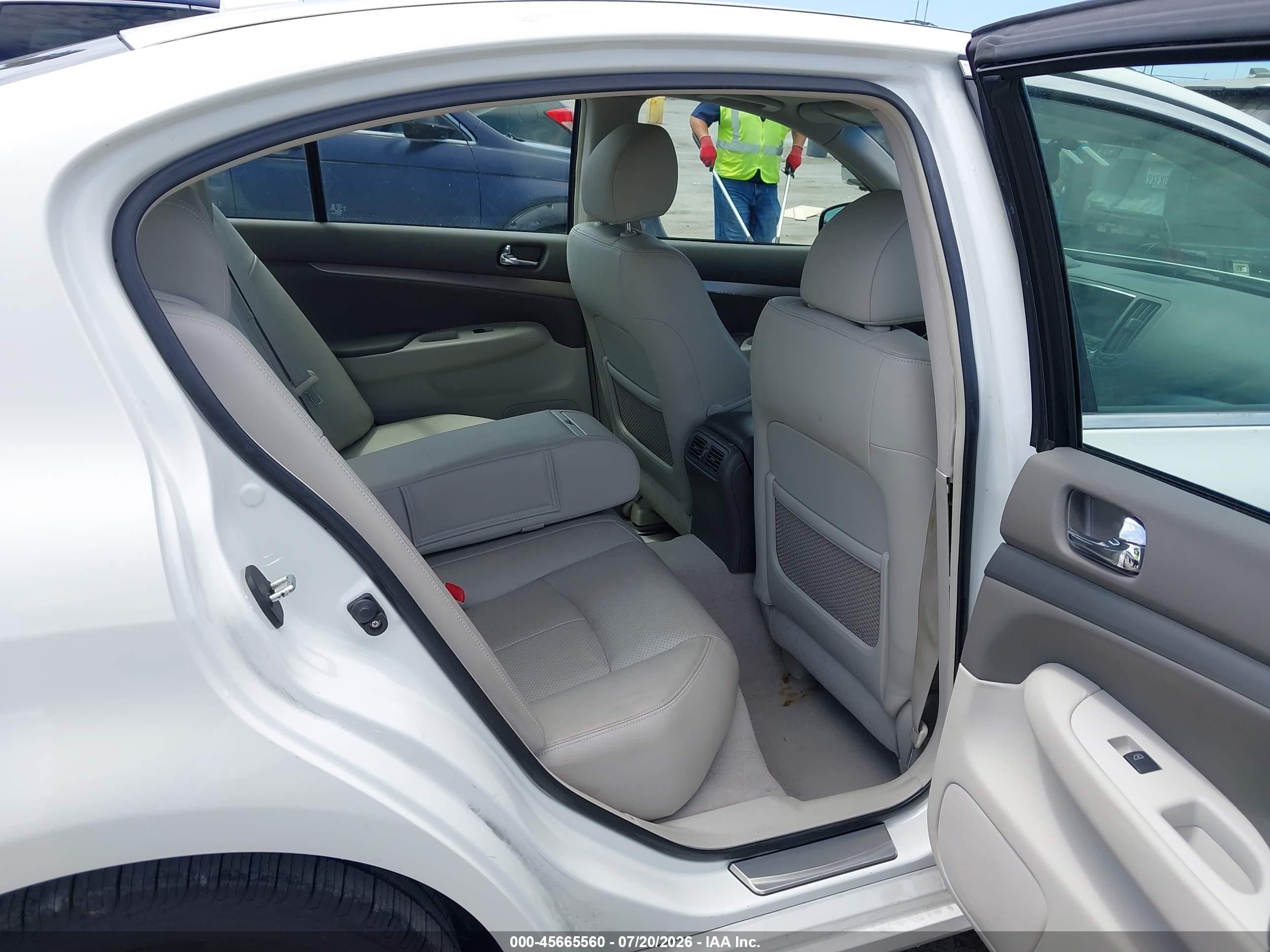 2011 Infiniti G37 Journey White vin: JN1CV6AP9BM300289