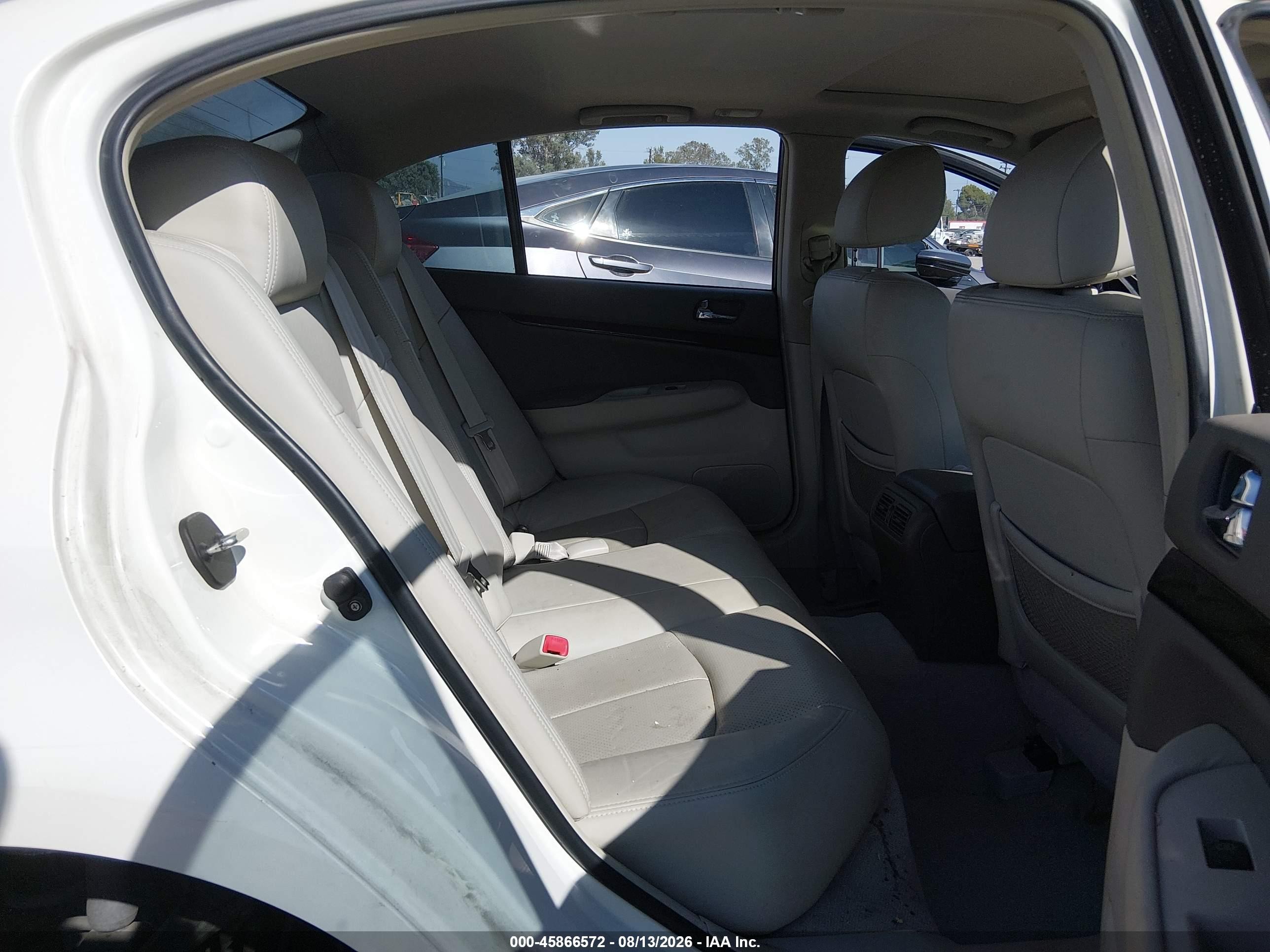 2012 Infiniti G37 Journey Белый vin: JN1CV6AP9CM623310