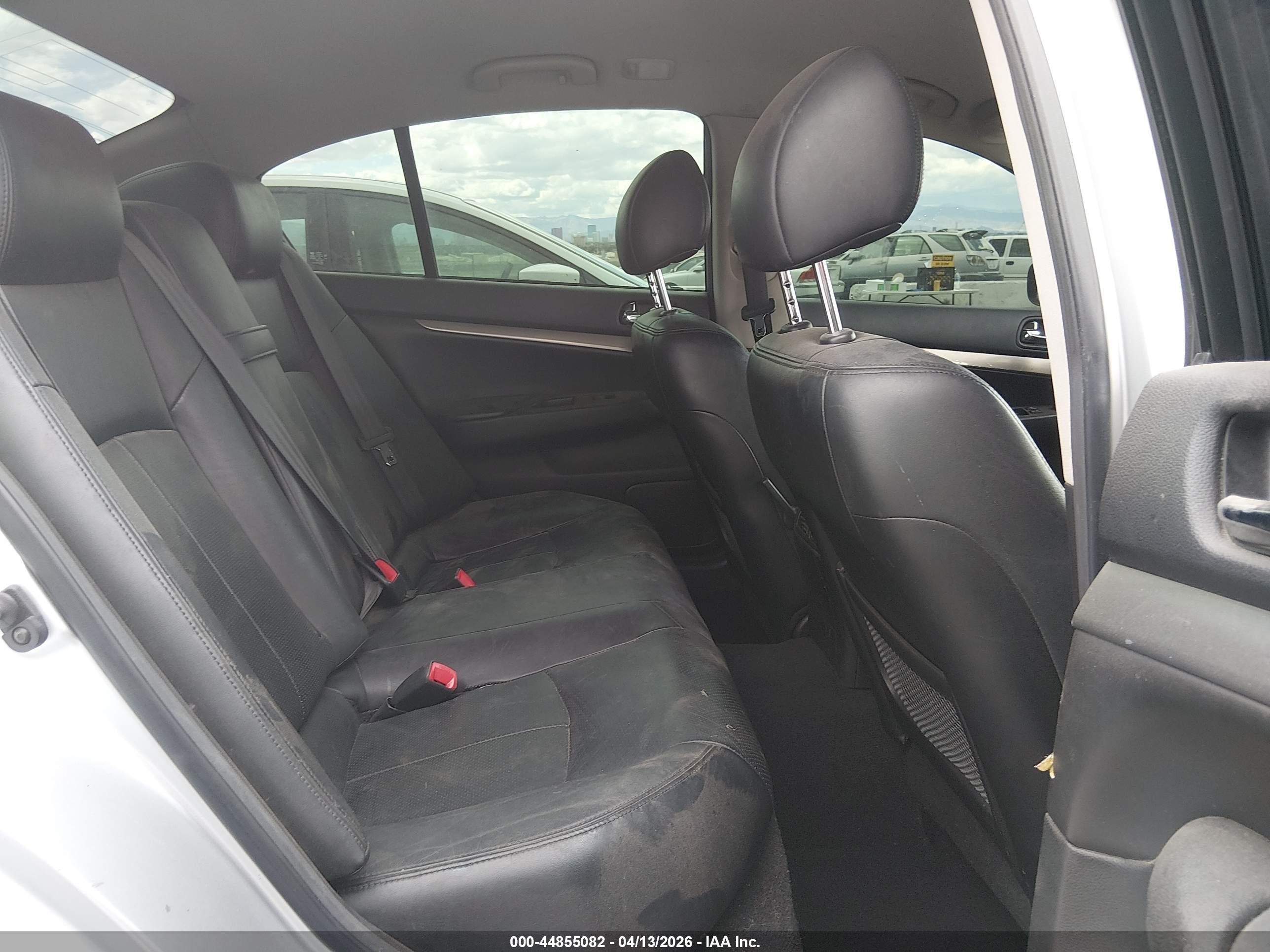 2011 Infiniti G37 Journey Silver vin: JN1CV6APXBM505409