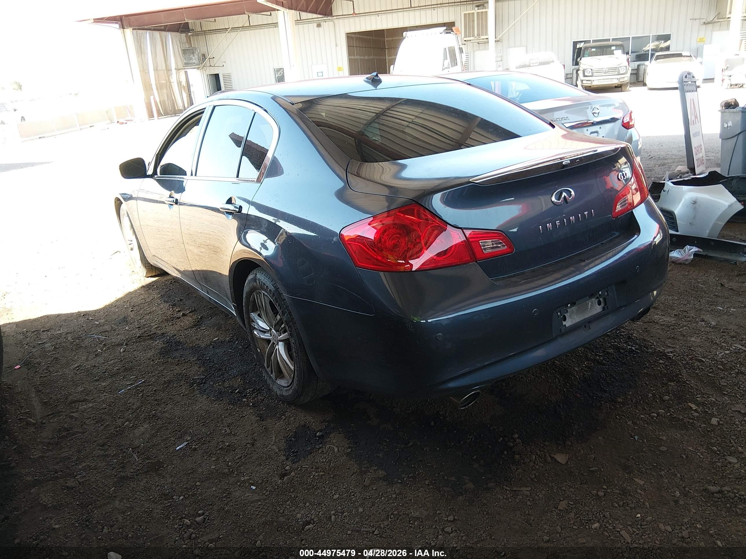 2011 Infiniti G37 Journey Золотой vin: JN1CV6APXBM509783