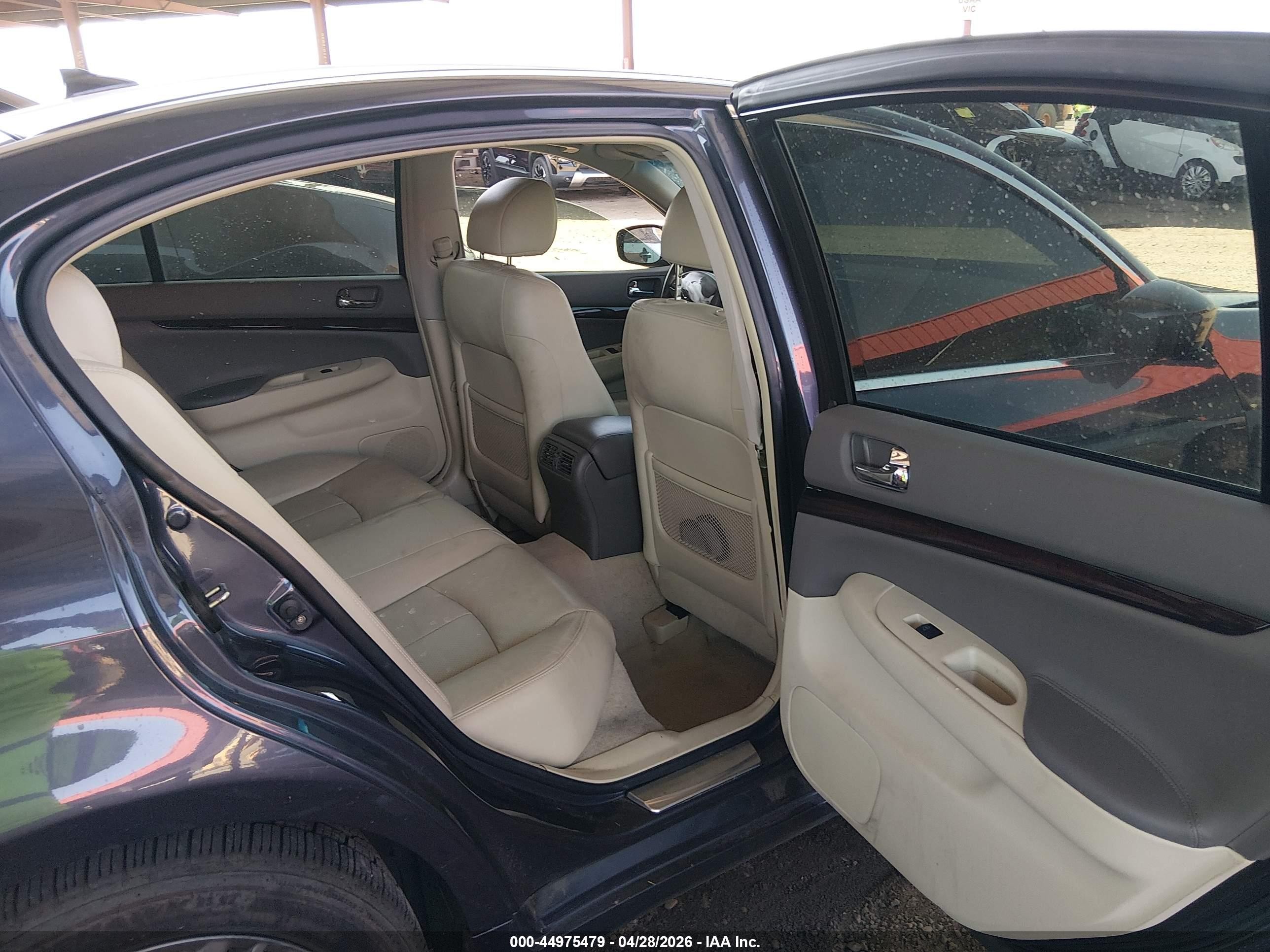 2011 Infiniti G37 Journey Золотой vin: JN1CV6APXBM509783
