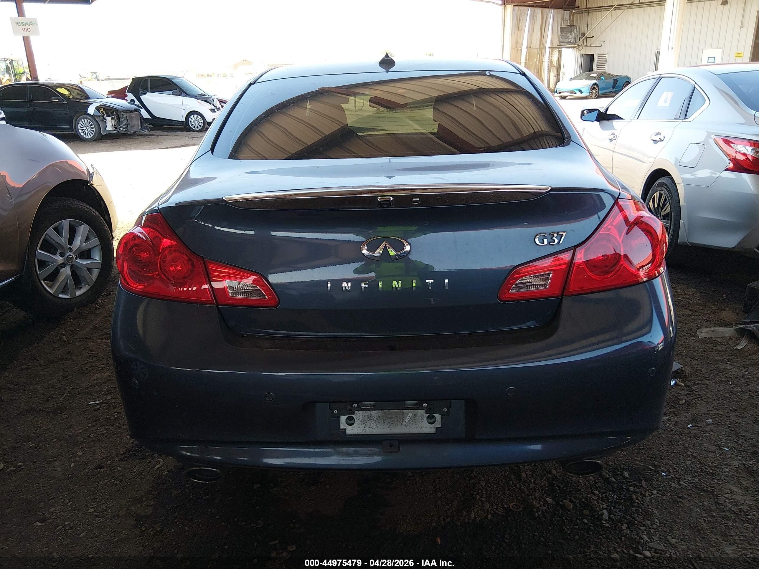 2011 Infiniti G37 Journey Золотой vin: JN1CV6APXBM509783