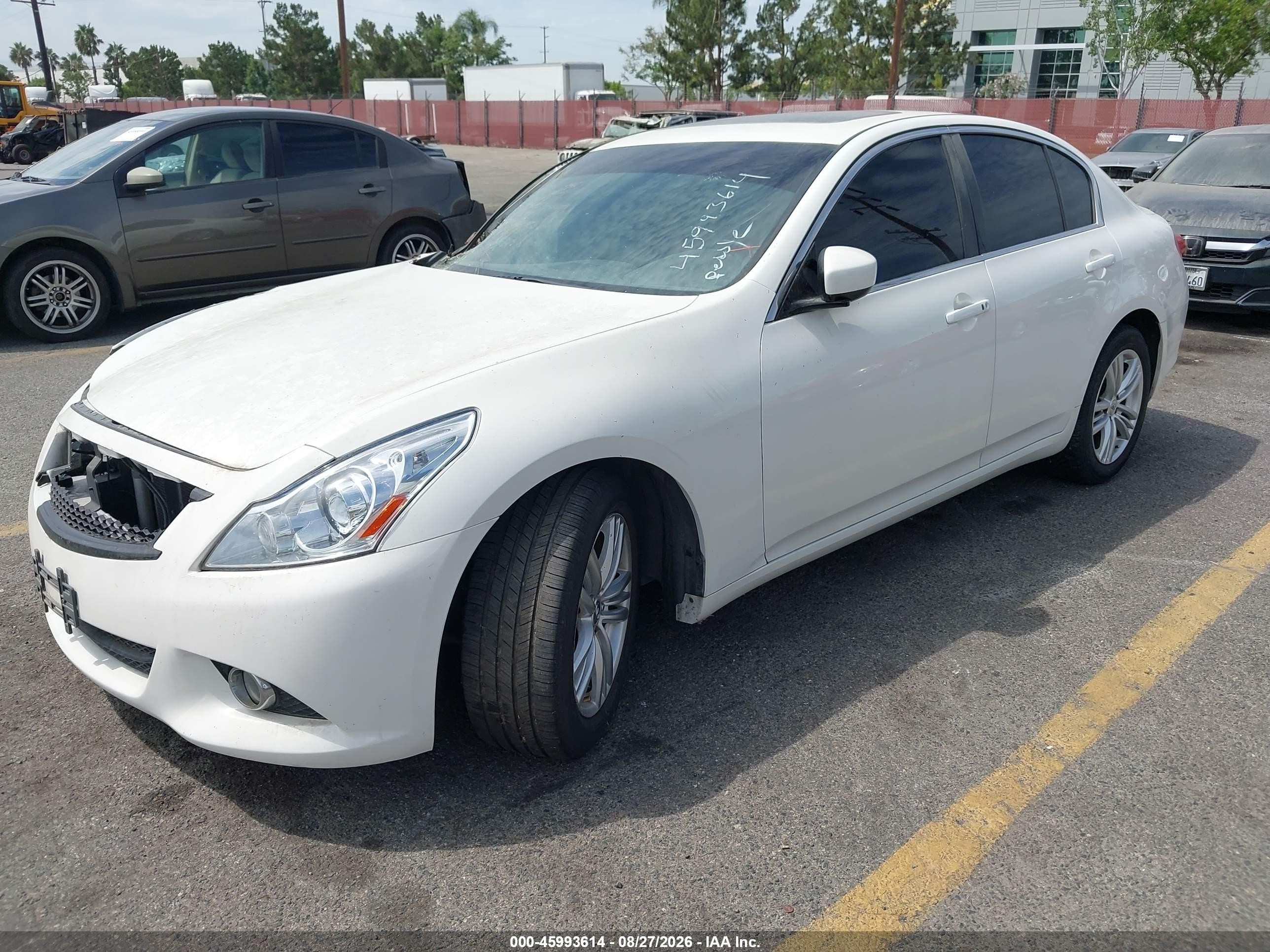 2015 Infiniti Q40   White vin: JN1CV6APXFM503150