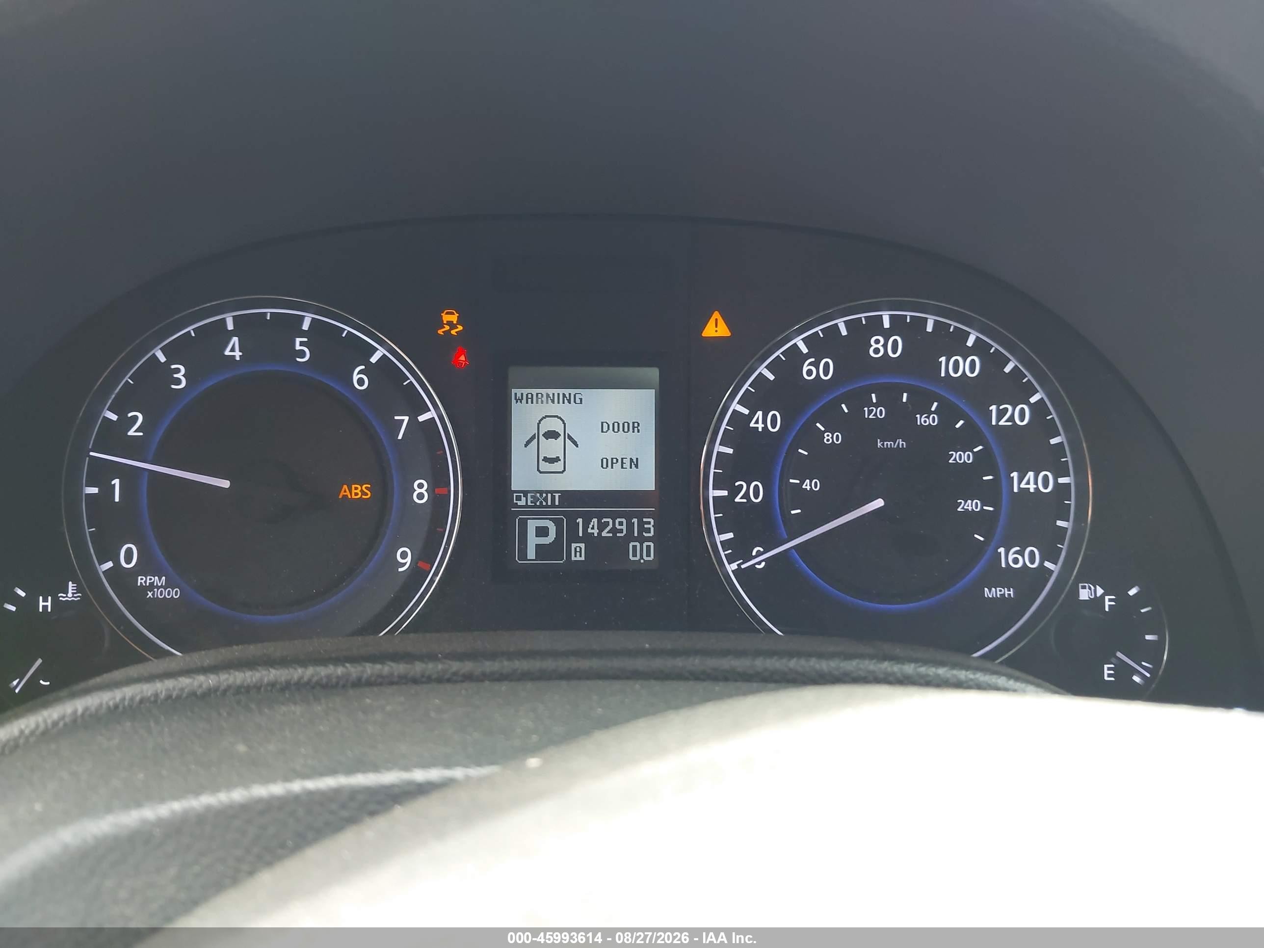 2015 Infiniti Q40   White vin: JN1CV6APXFM503150