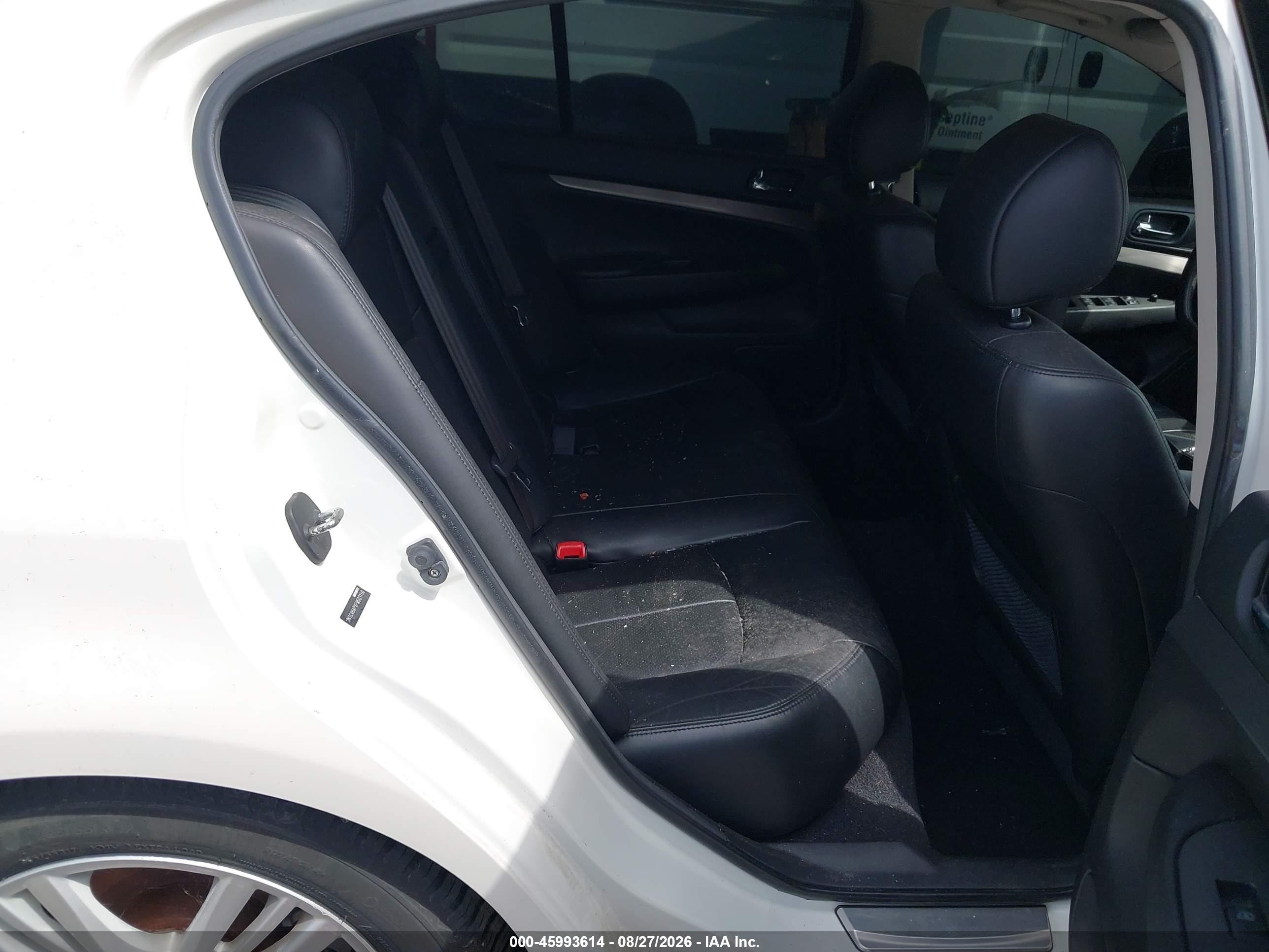2015 Infiniti Q40   White vin: JN1CV6APXFM503150