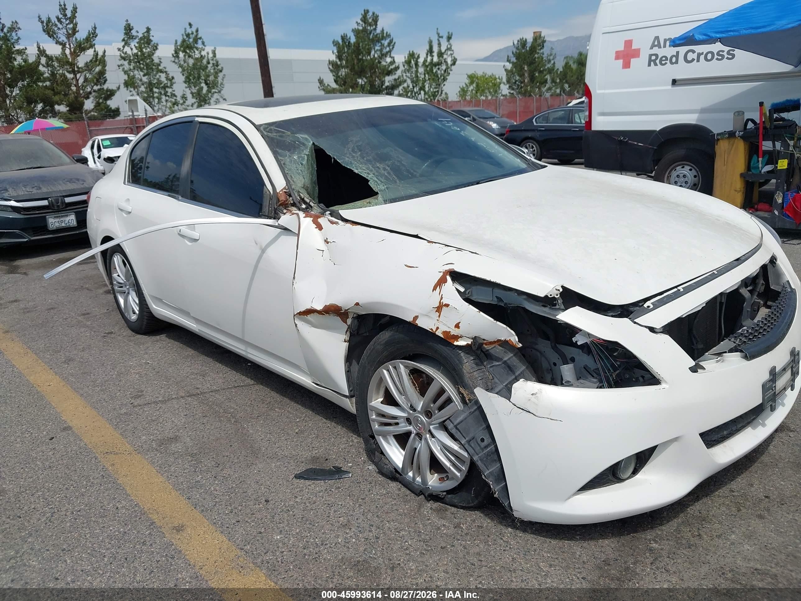 2015 Infiniti Q40   White vin: JN1CV6APXFM503150