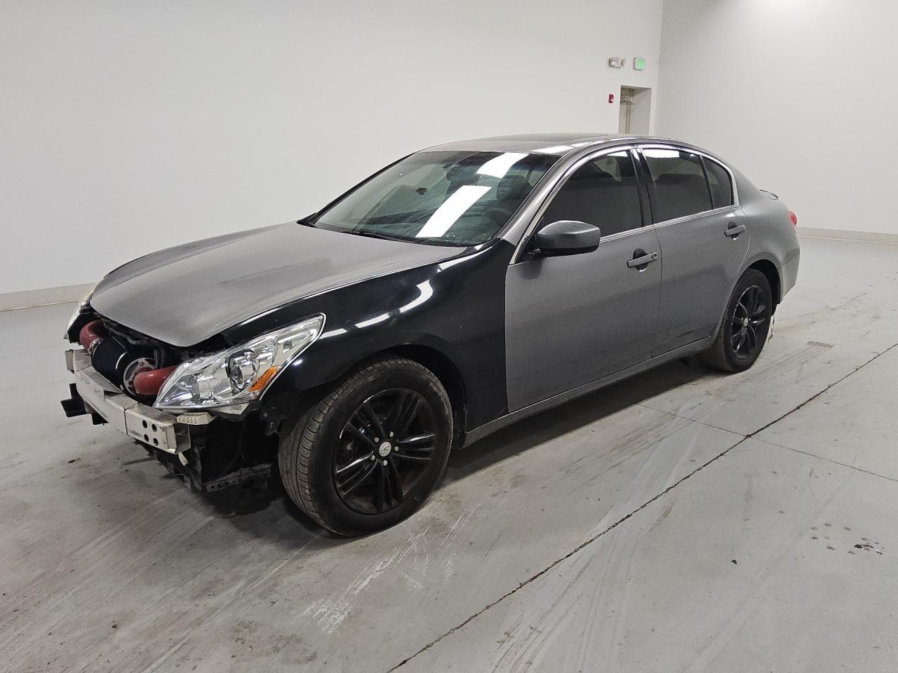2012 Infiniti G37 Sedan X Серый vin: JN1CV6AR0CM681047 Damage: Left Front Fender, Mismatched, Unacceptable