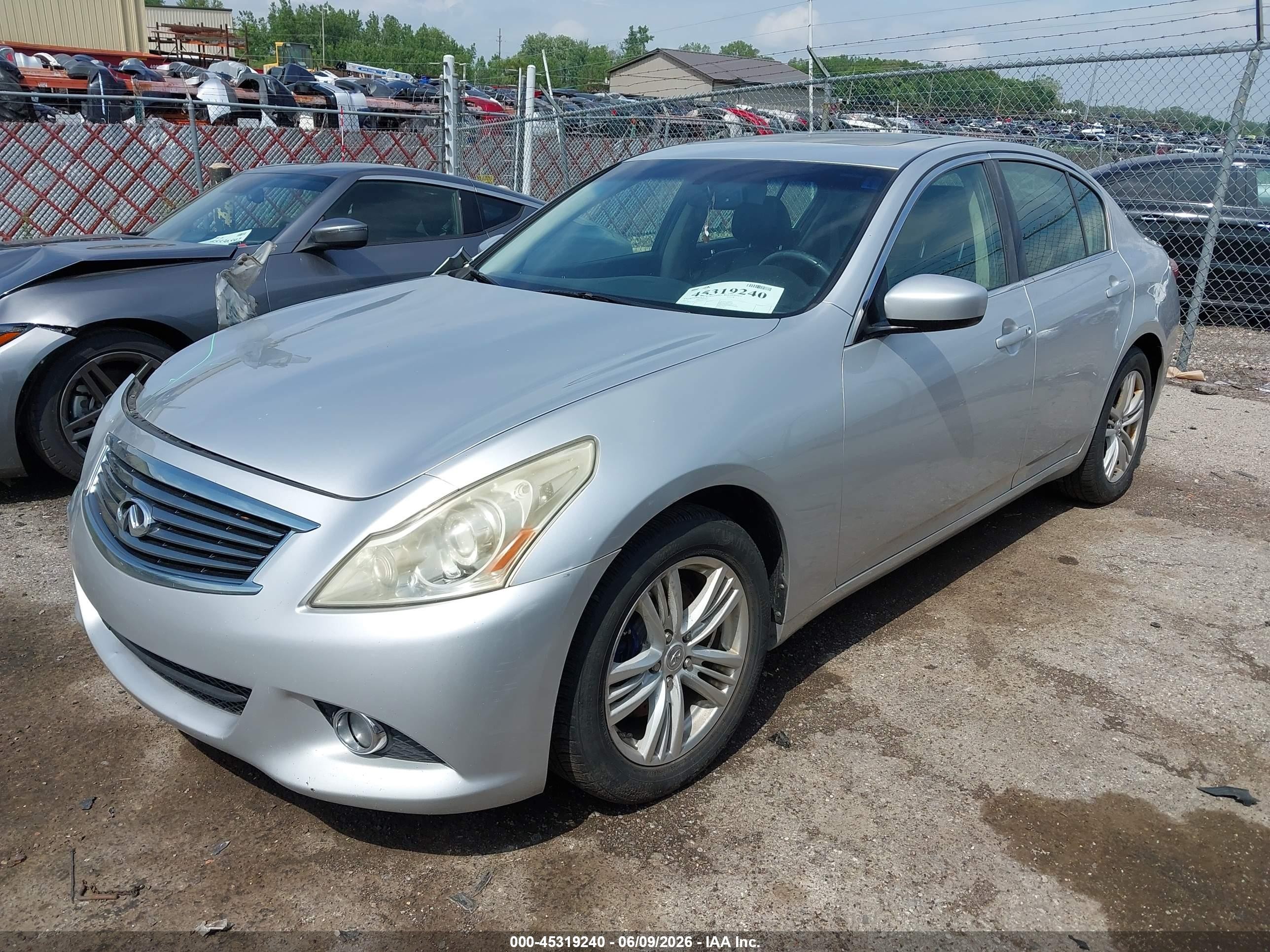 2013 Infiniti G37x   Серебряный vin: JN1CV6AR0DM751793