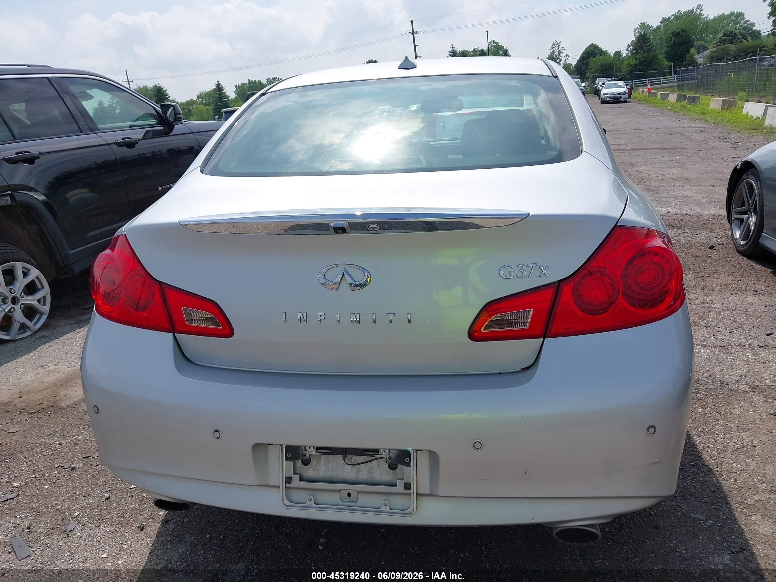 2013 Infiniti G37x   Серебряный vin: JN1CV6AR0DM751793
