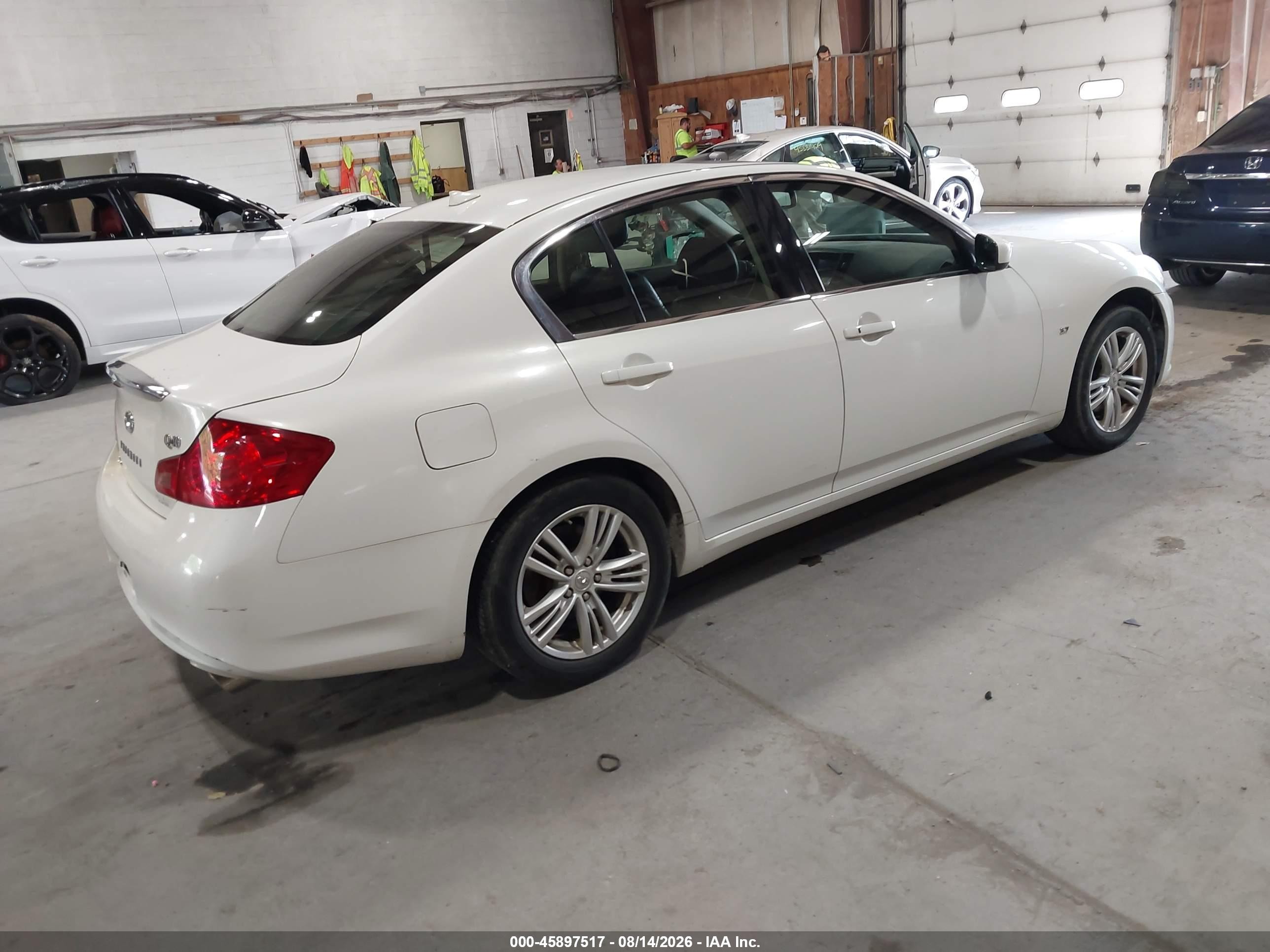 2015 Infiniti Q40   White vin: JN1CV6AR0FM522789