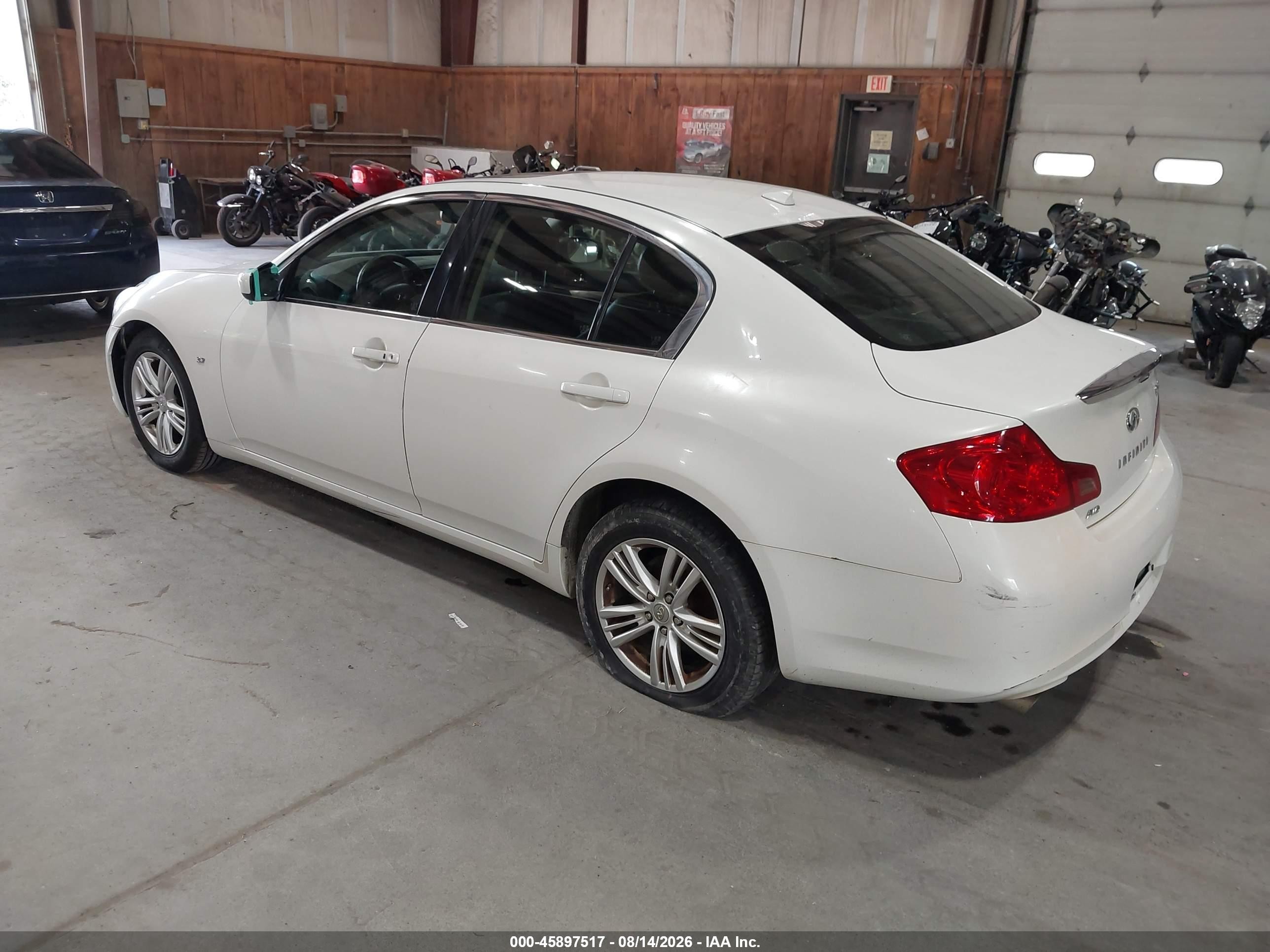 2015 Infiniti Q40   White vin: JN1CV6AR0FM522789