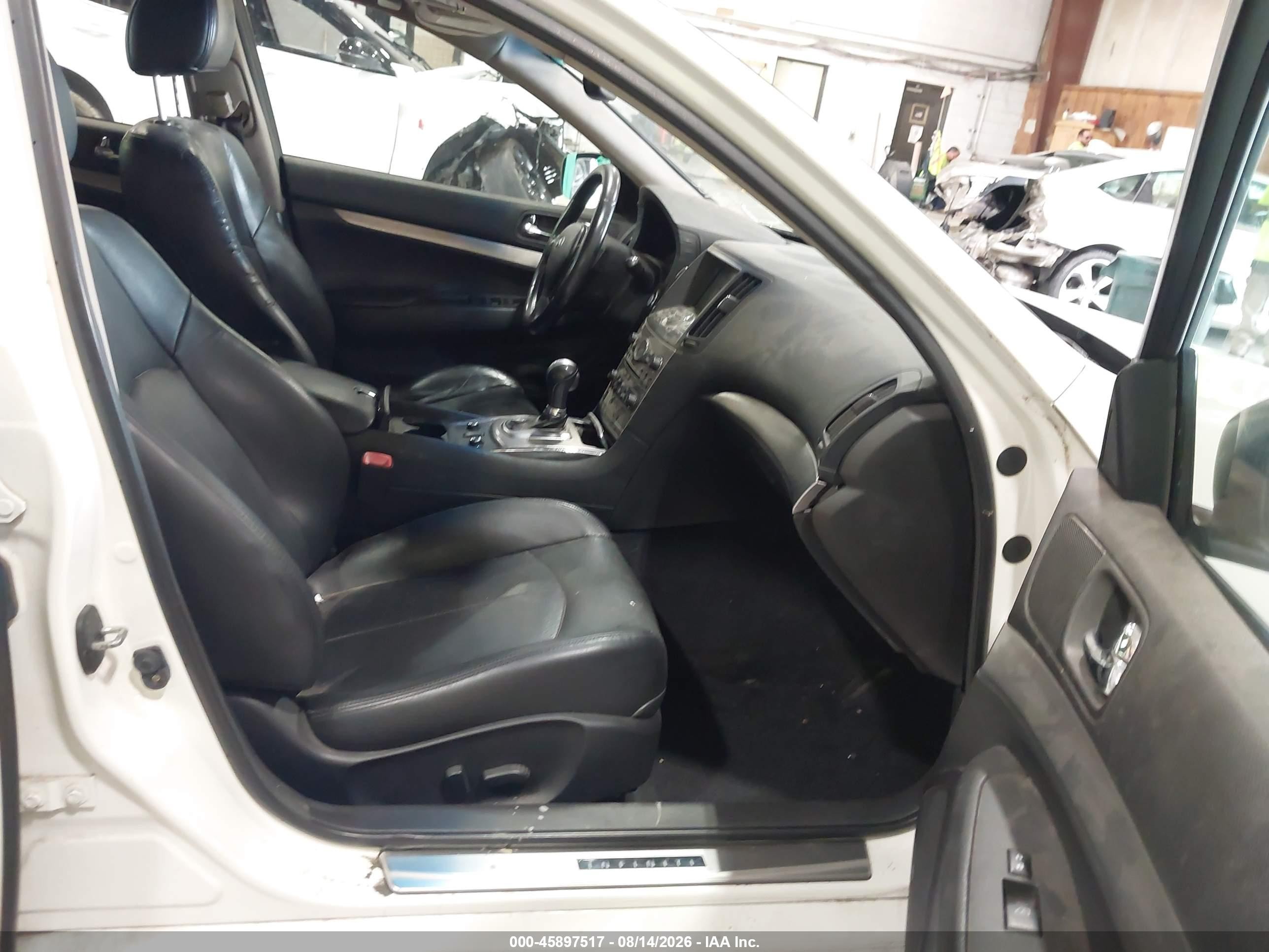 2015 Infiniti Q40   White vin: JN1CV6AR0FM522789