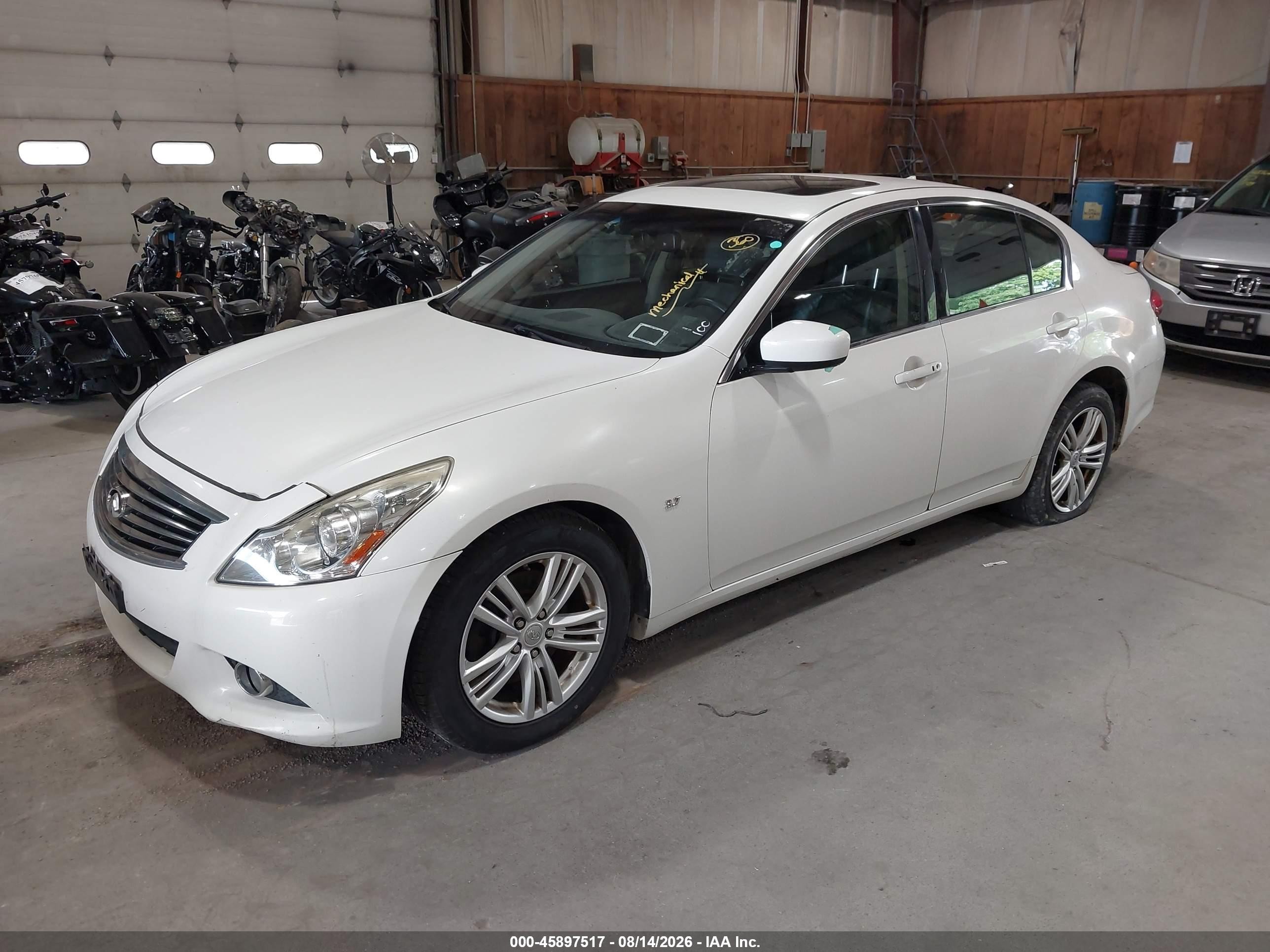2015 Infiniti Q40   White vin: JN1CV6AR0FM522789