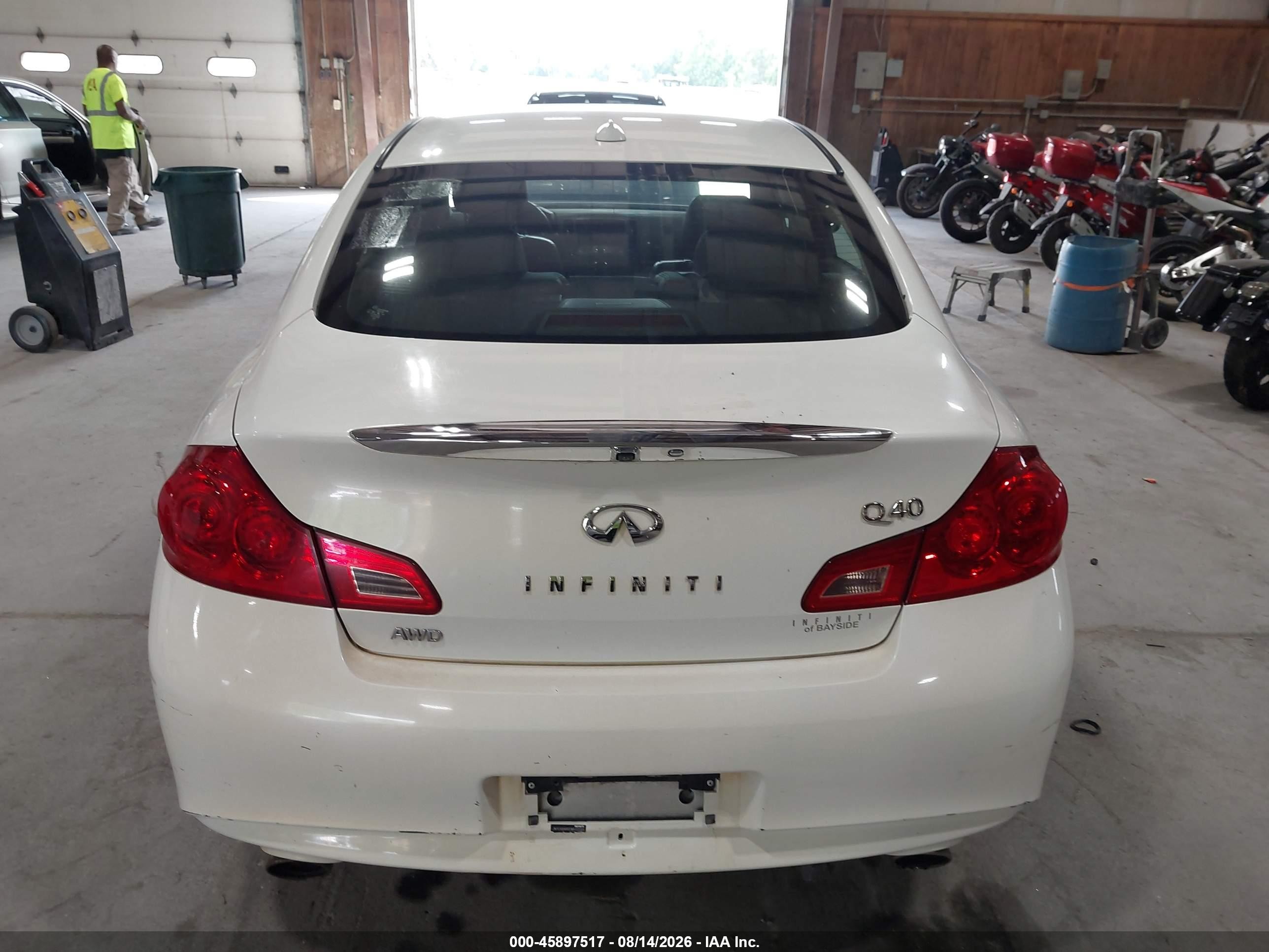 2015 Infiniti Q40   White vin: JN1CV6AR0FM522789