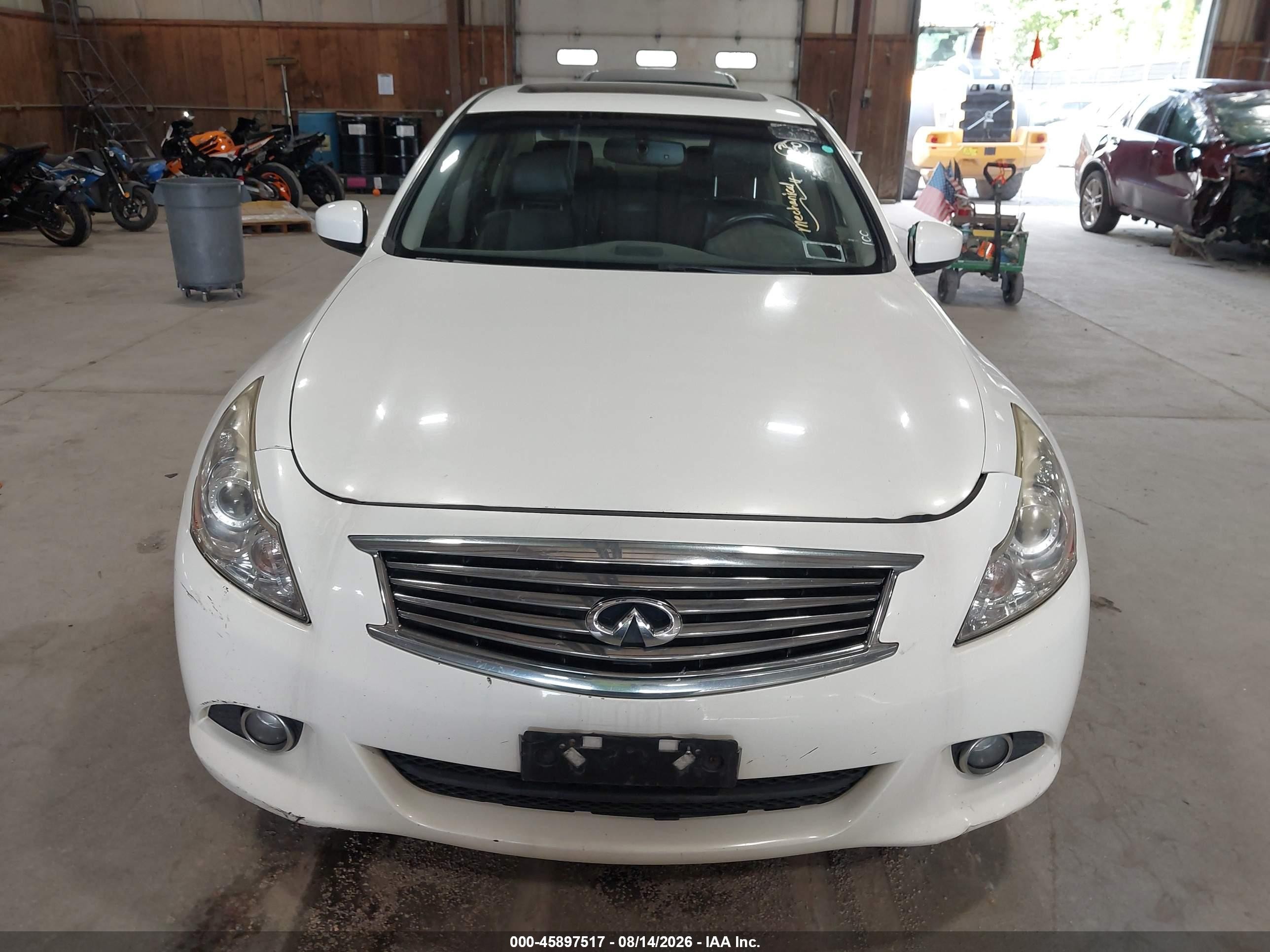 2015 Infiniti Q40   White vin: JN1CV6AR0FM522789