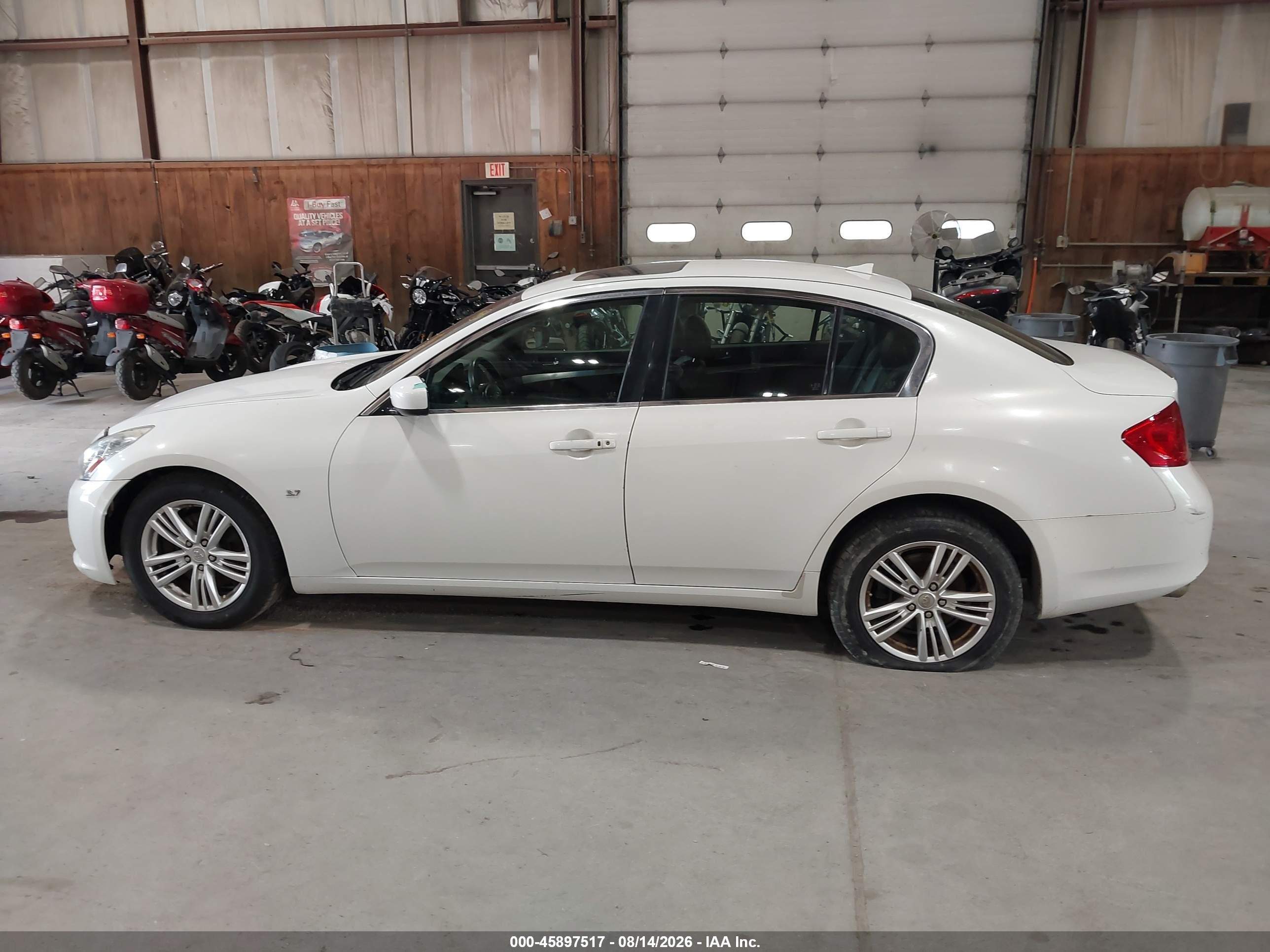 2015 Infiniti Q40   White vin: JN1CV6AR0FM522789
