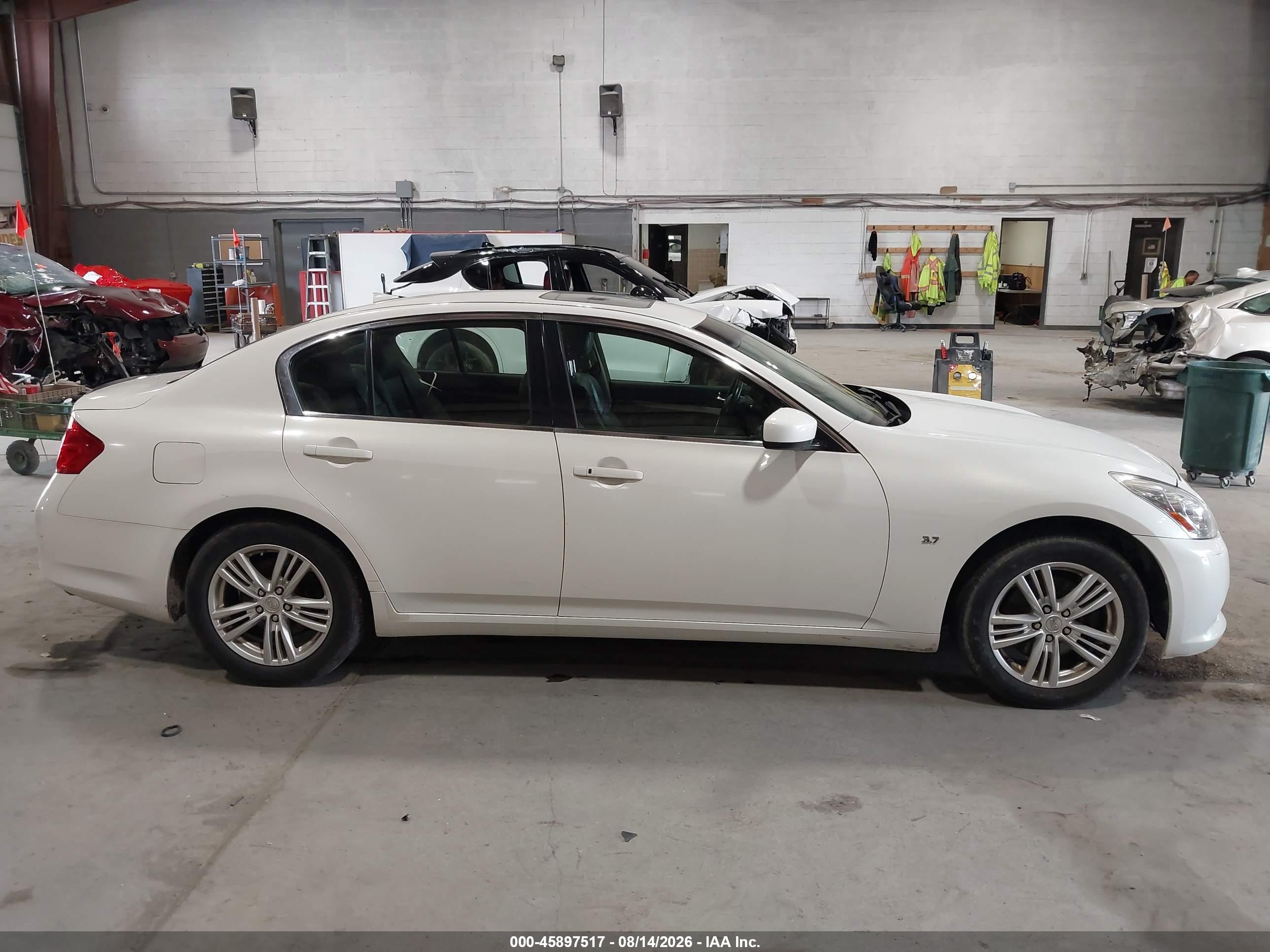 2015 Infiniti Q40   White vin: JN1CV6AR0FM522789