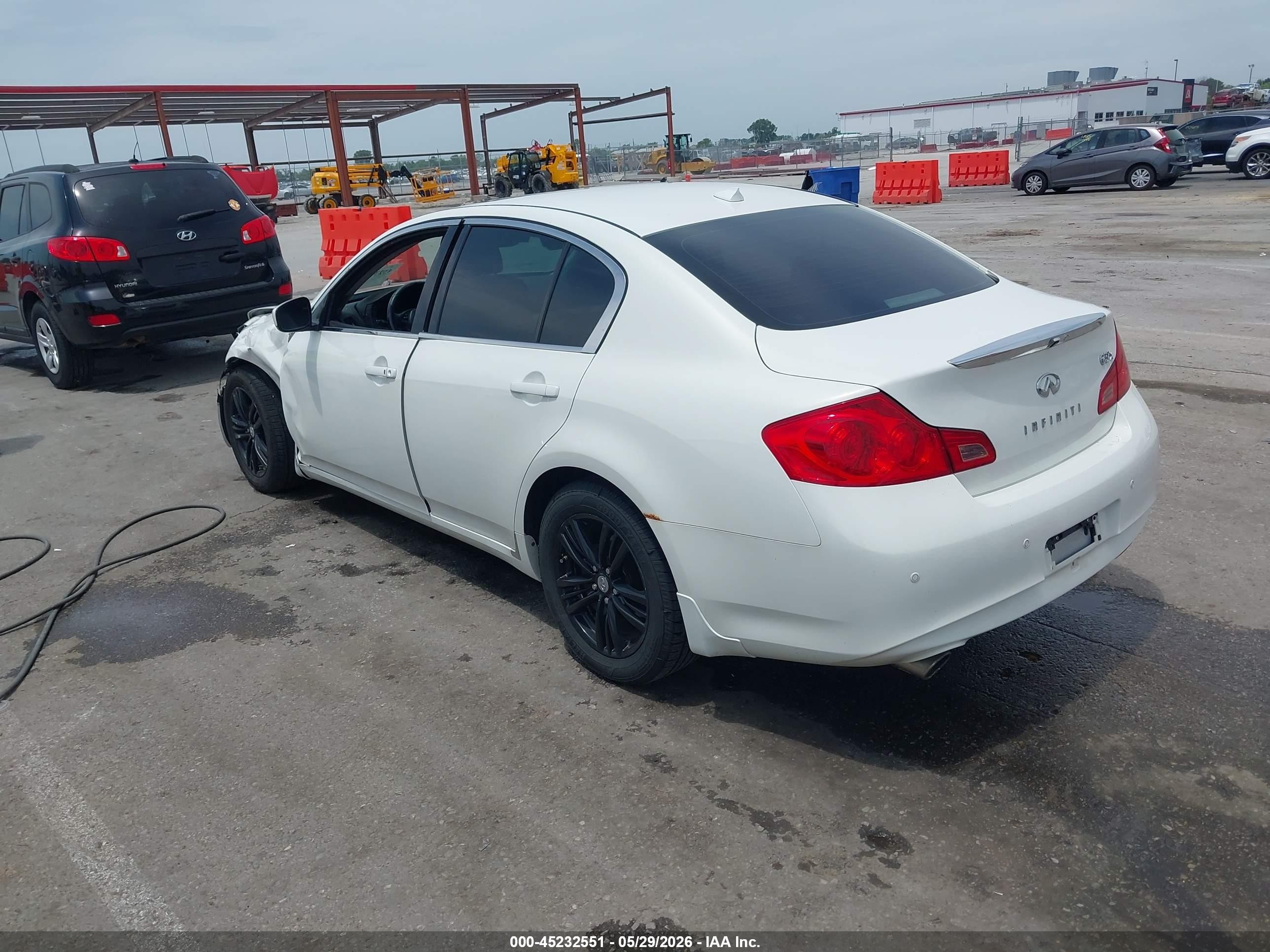 2011 Infiniti G37x   Белый vin: JN1CV6AR2BM350758