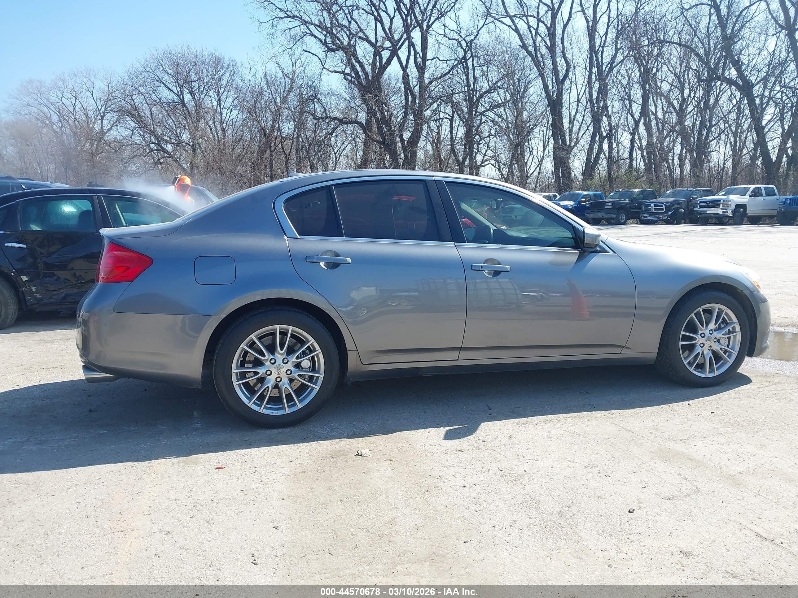 2011 Infiniti G37x   Silver vin: JN1CV6AR2BM401630