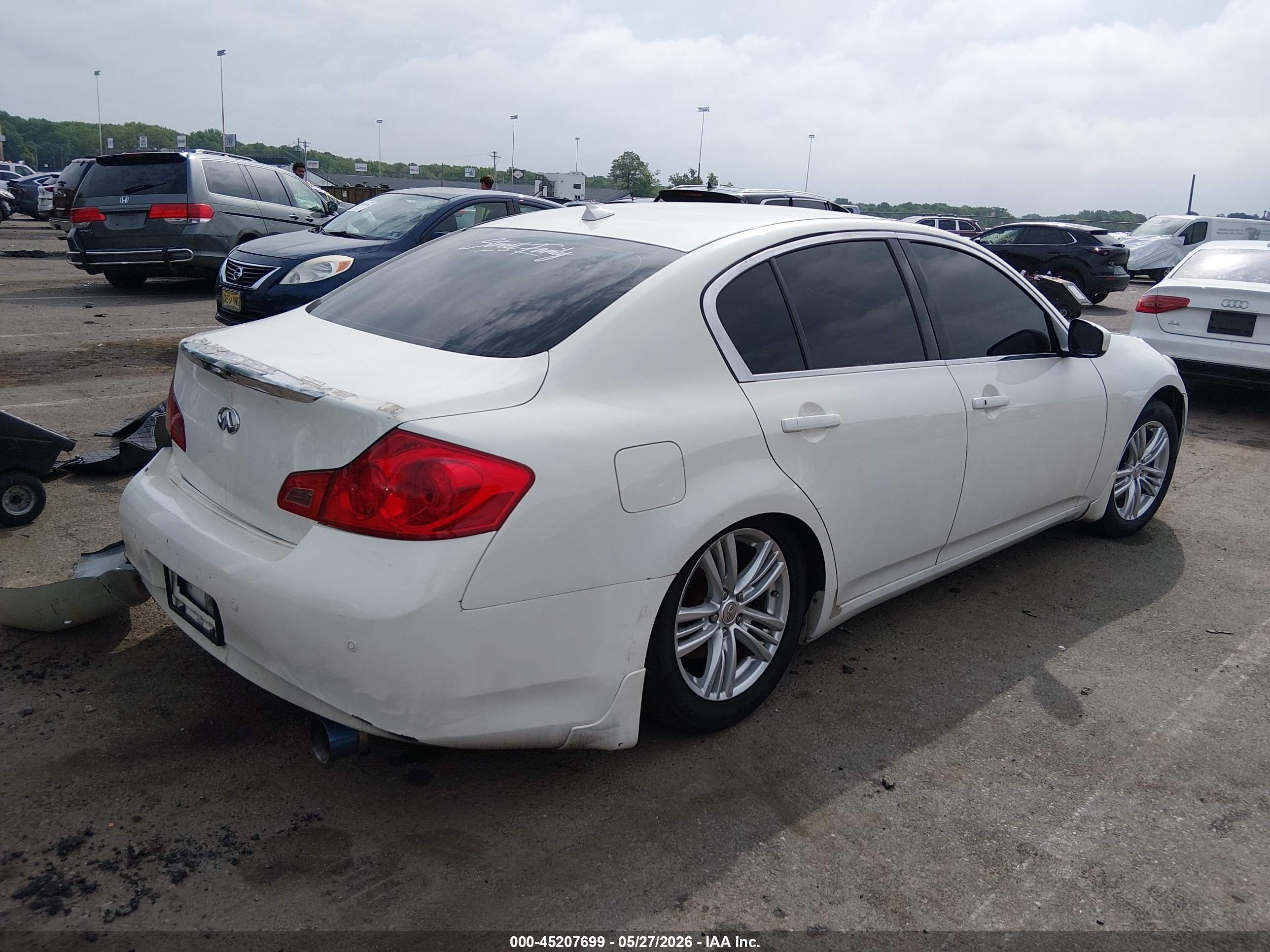 2011 Infiniti G37x   White vin: JN1CV6AR2BM408433