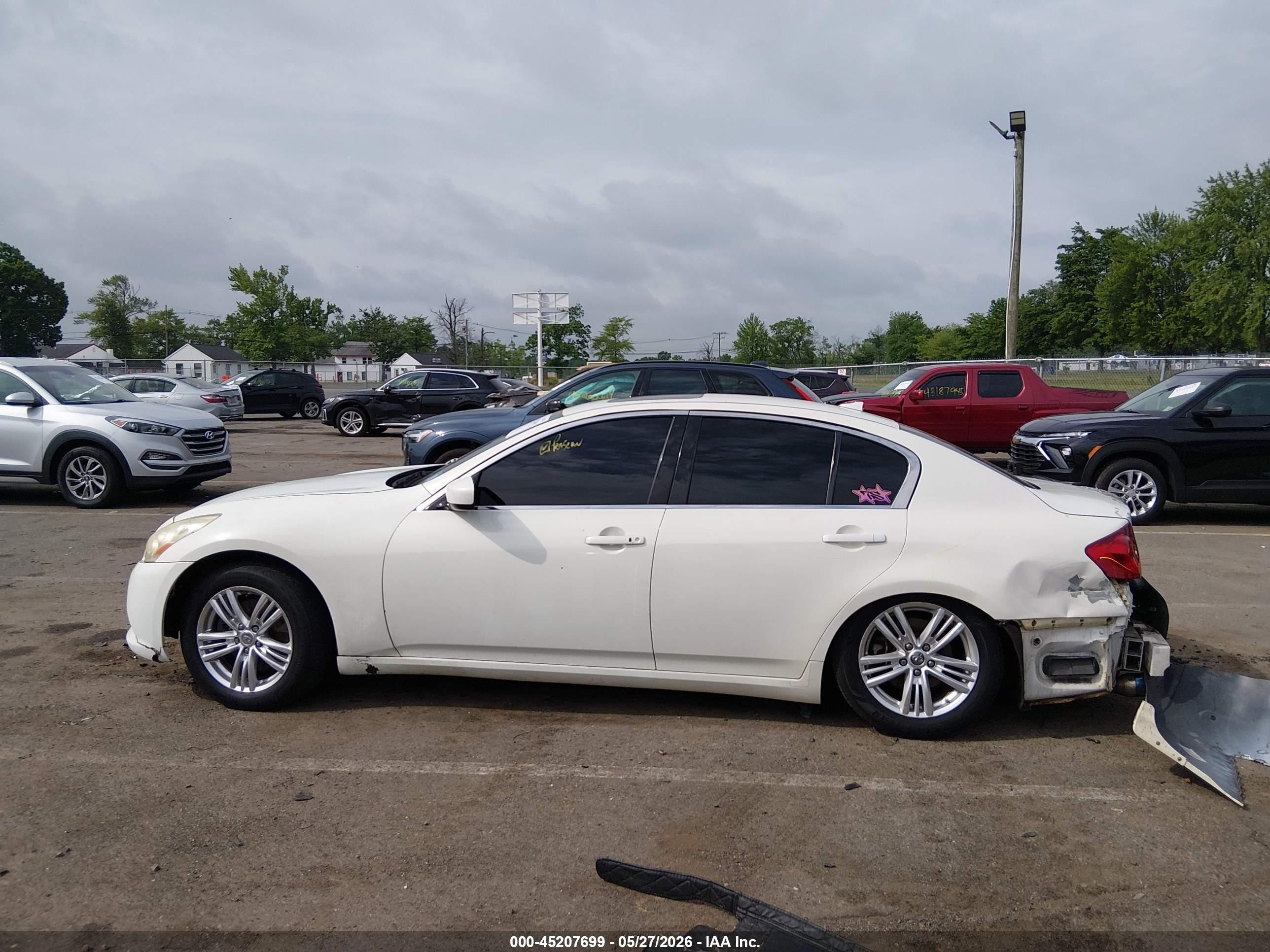 2011 Infiniti G37x   White vin: JN1CV6AR2BM408433