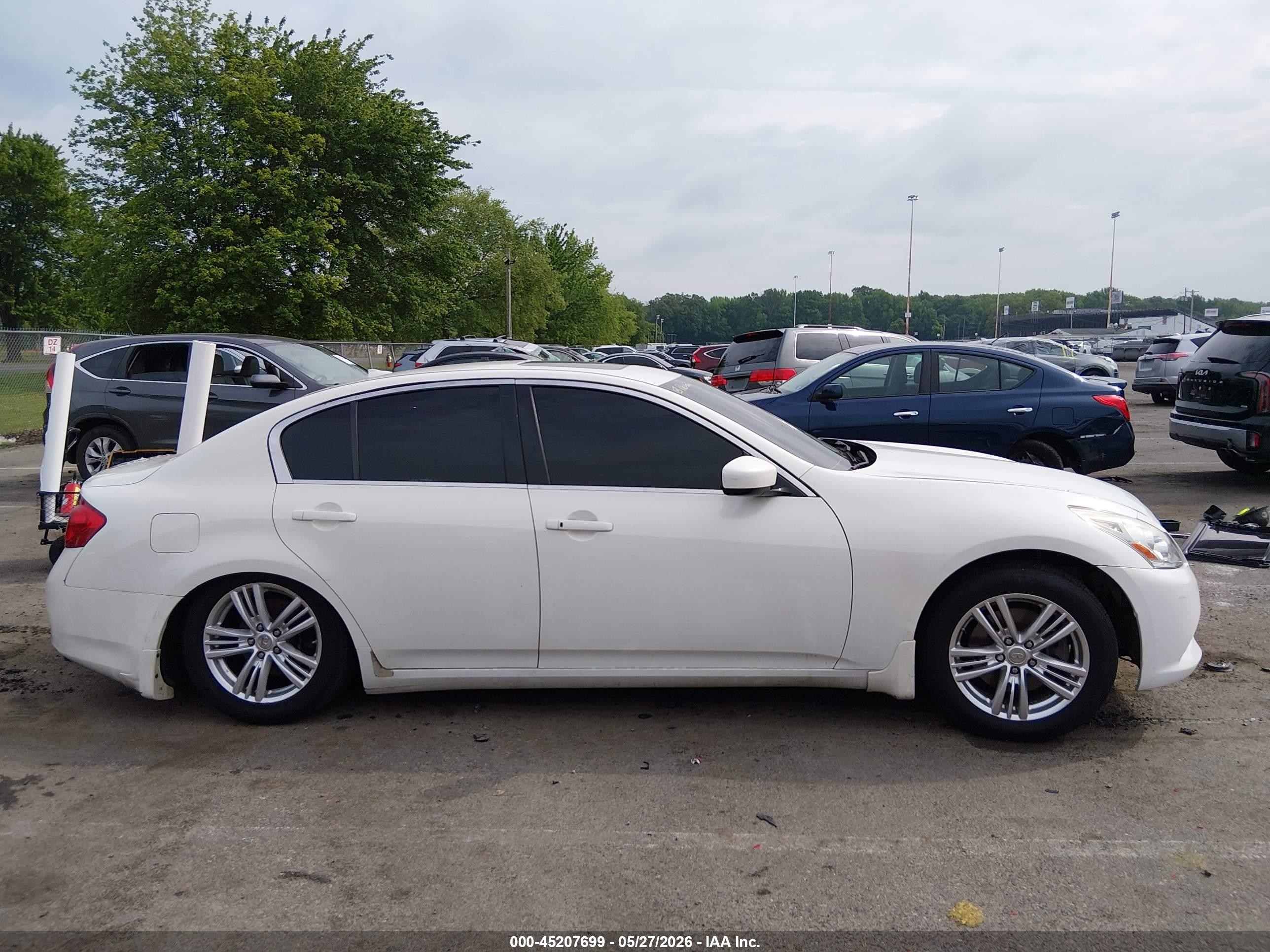 2011 Infiniti G37x   White vin: JN1CV6AR2BM408433