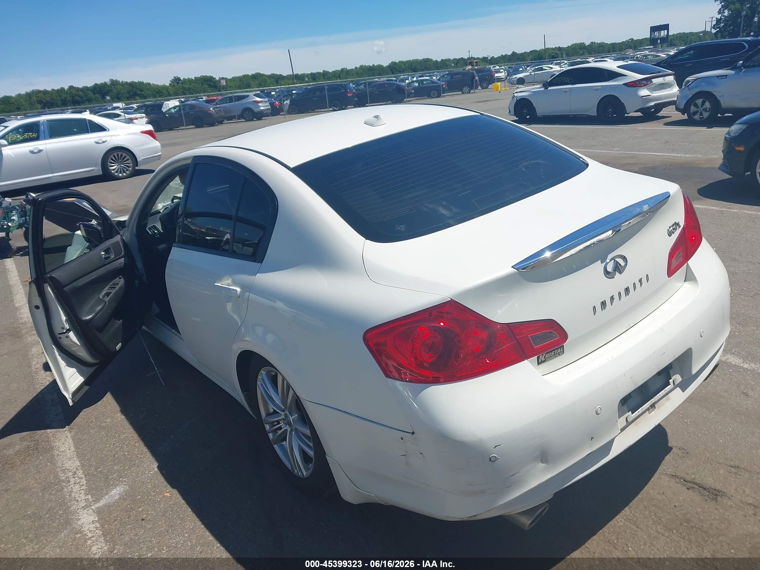 2013 Infiniti G37x   White vin: JN1CV6AR2DM753500