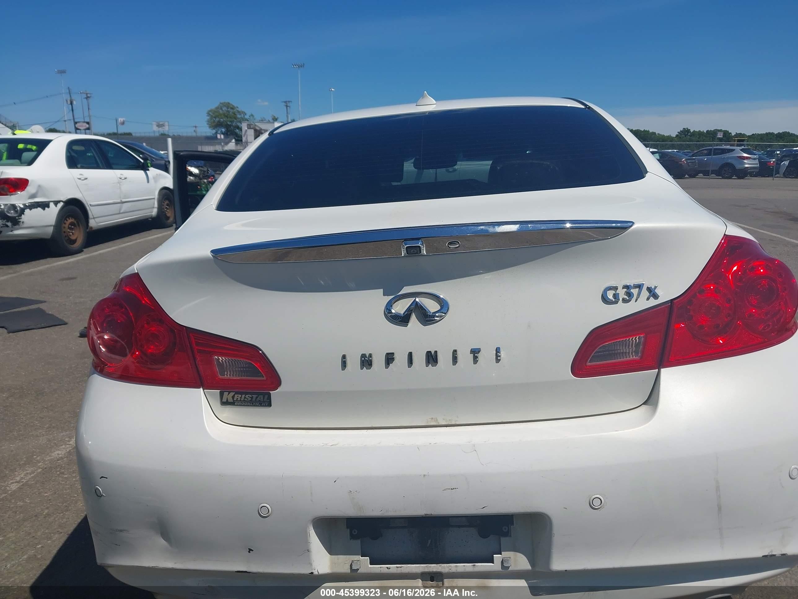 2013 Infiniti G37x   White vin: JN1CV6AR2DM753500