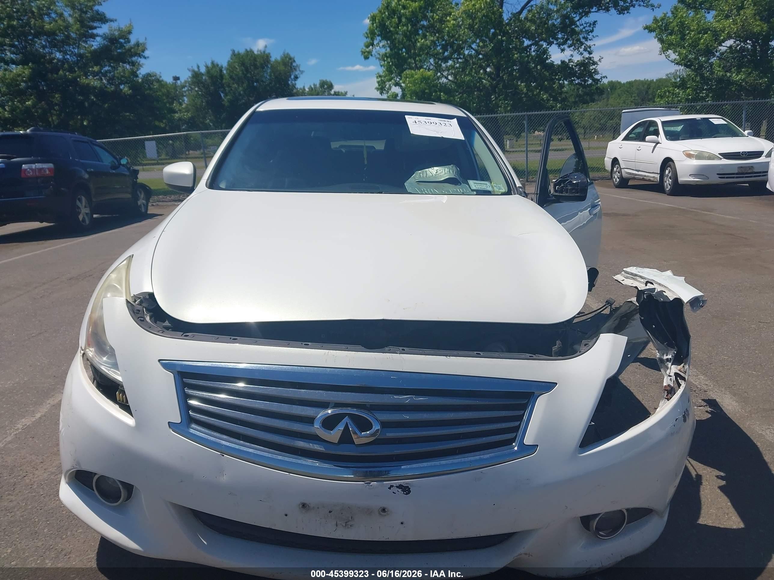 2013 Infiniti G37x   White vin: JN1CV6AR2DM753500