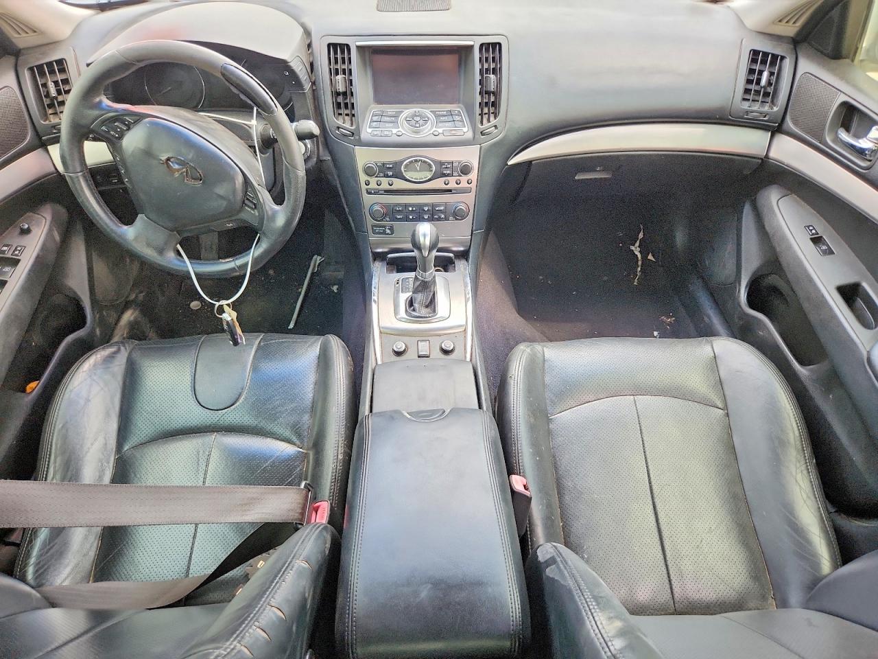 2015 Infiniti Q40 Base Белый vin: JN1CV6AR2FM650824