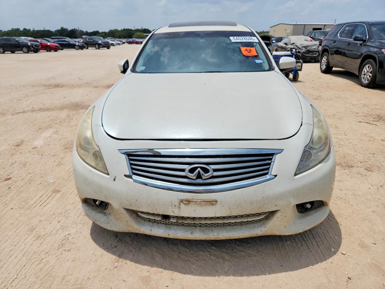 2015 Infiniti Q40 Base Белый vin: JN1CV6AR2FM650824