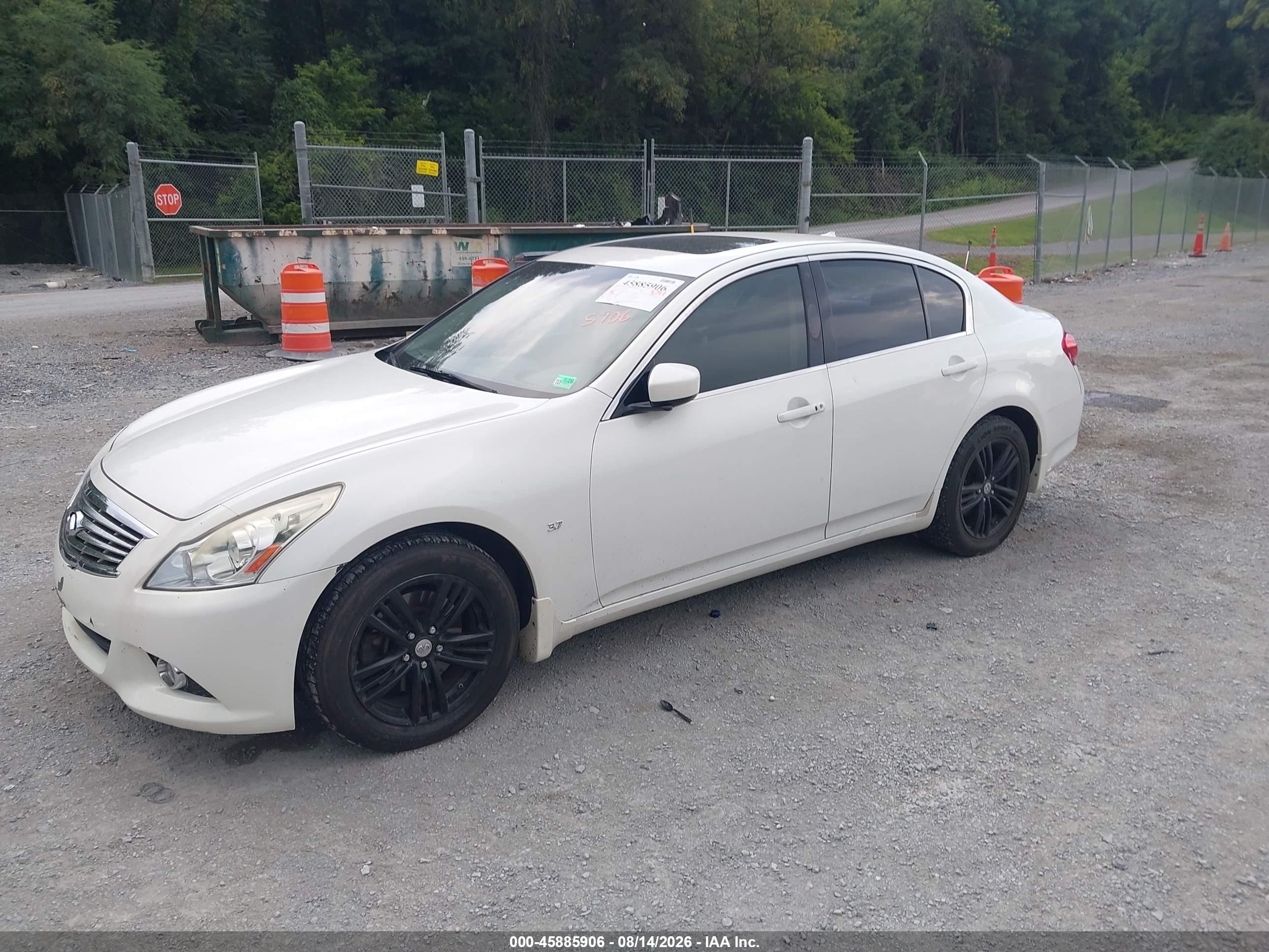 2015 Infiniti Q40   White vin: JN1CV6AR2FM651486