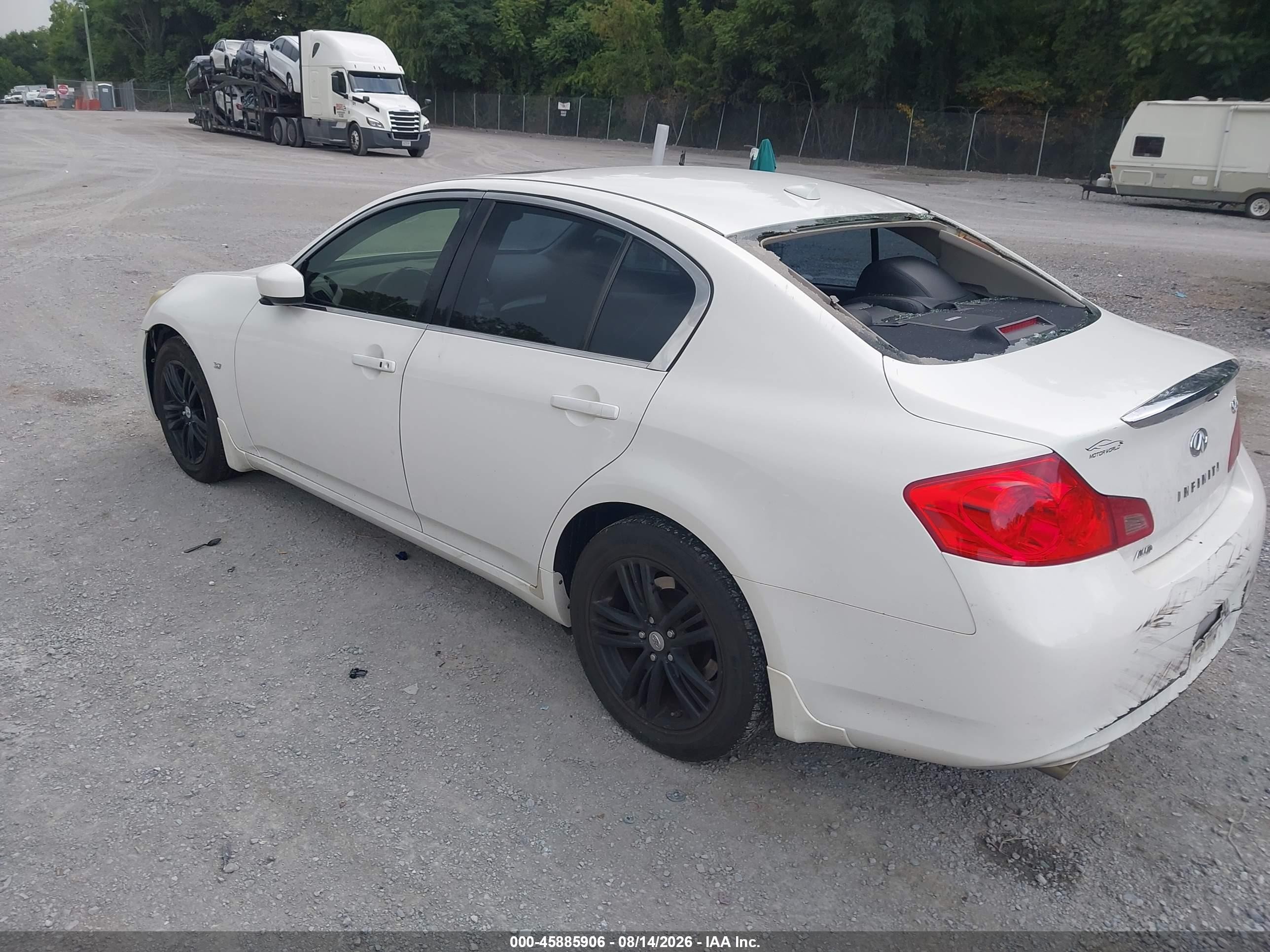 2015 Infiniti Q40   White vin: JN1CV6AR2FM651486