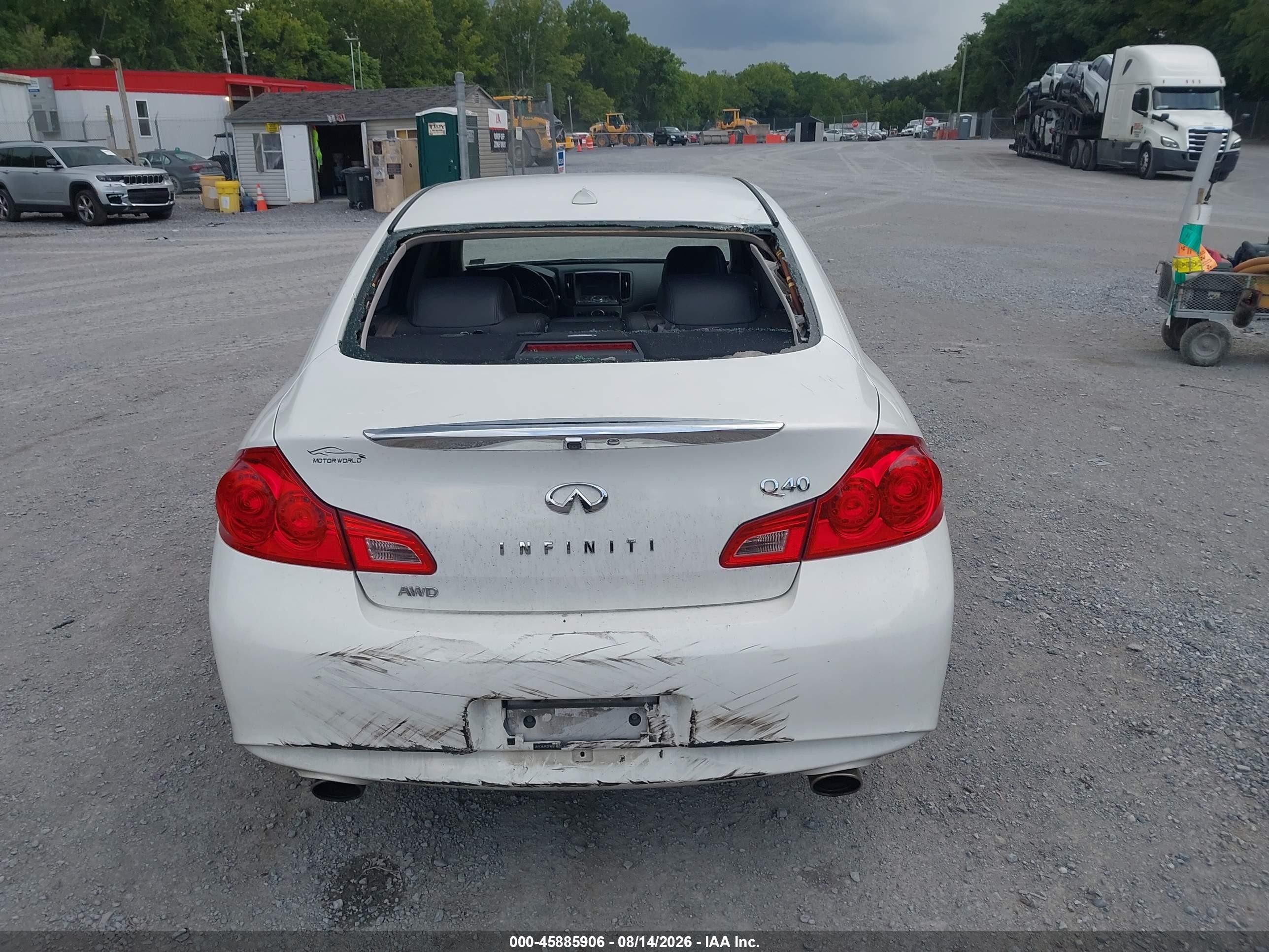 2015 Infiniti Q40   White vin: JN1CV6AR2FM651486