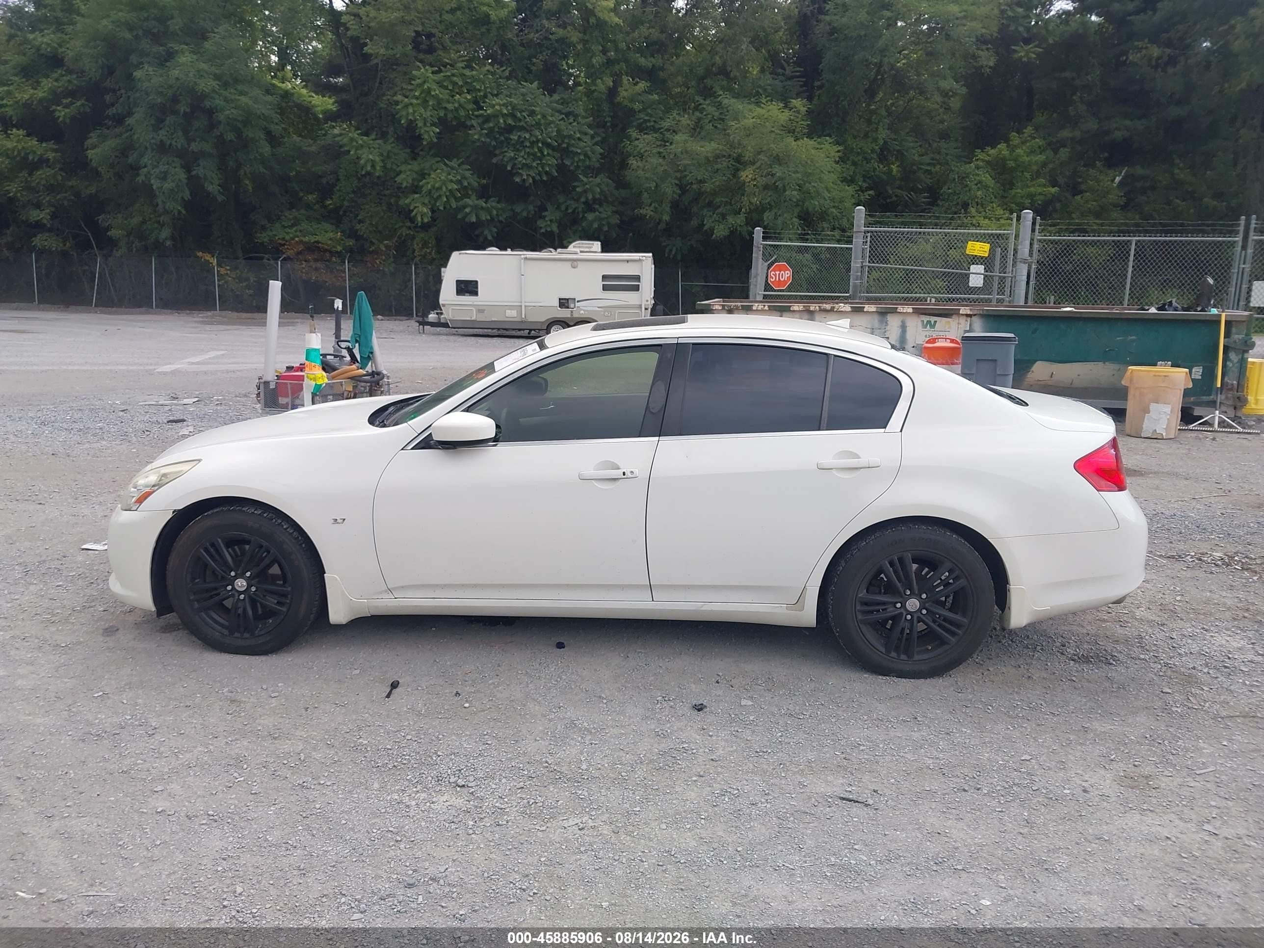 2015 Infiniti Q40   White vin: JN1CV6AR2FM651486